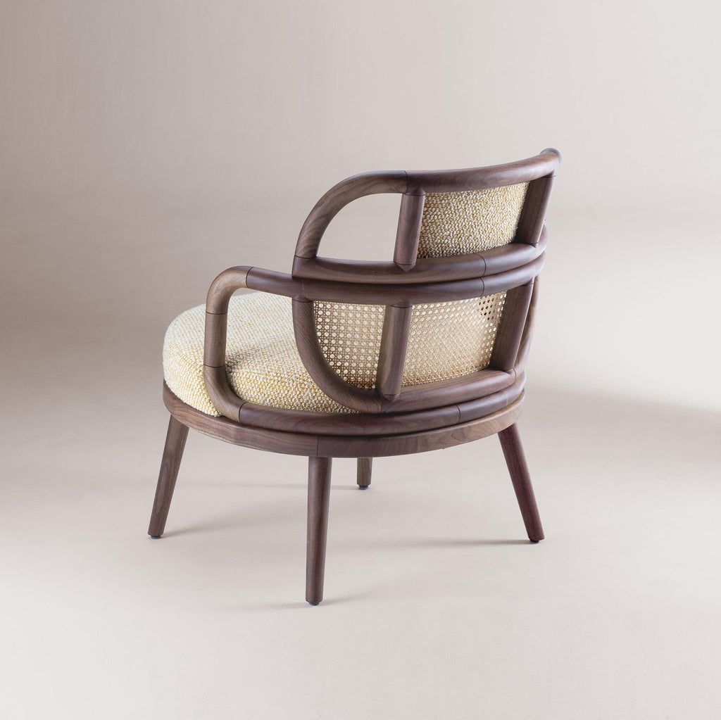 https://a.1stdibscdn.com/dooq-organic-modern-armchair-havana-in-solid-walnut-and-beige-boucle-for-sale-picture-3/f_54242/f_423136321731605953181/havana_novo_back__master.jpg