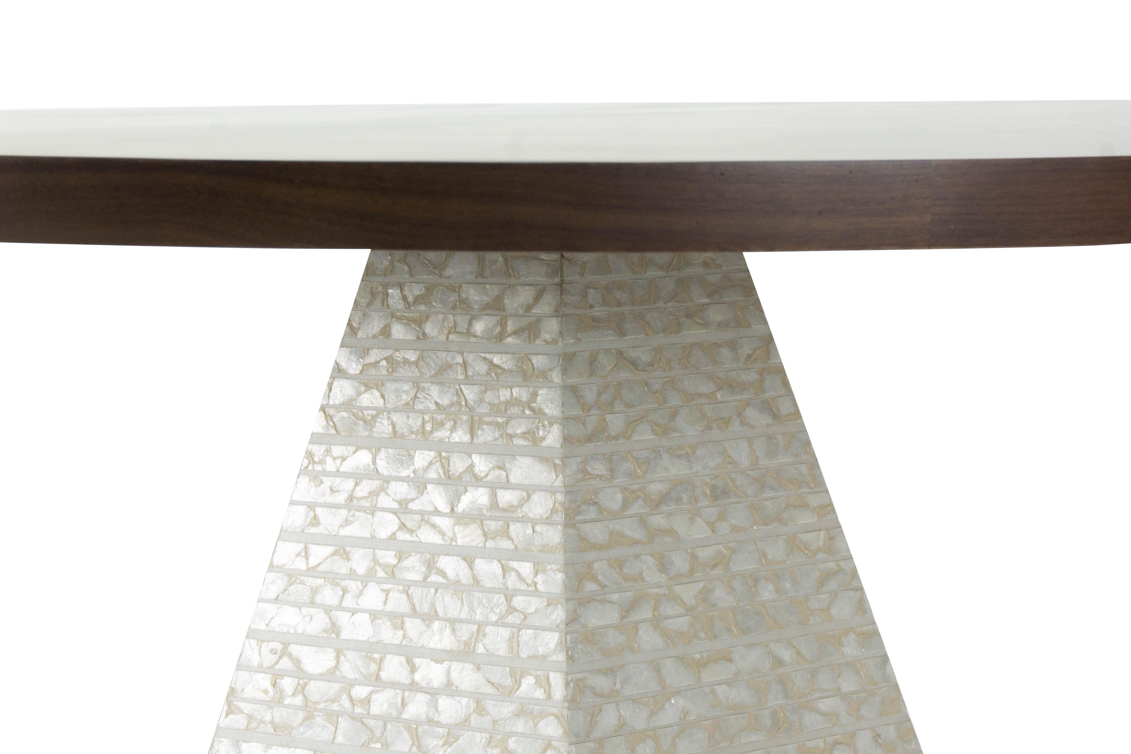 https://a.1stdibscdn.com/modern-round-walnut-dining-table-for-sale-picture-6/f_21233/1535477254676/hexagontable_detail2_master.jpg
