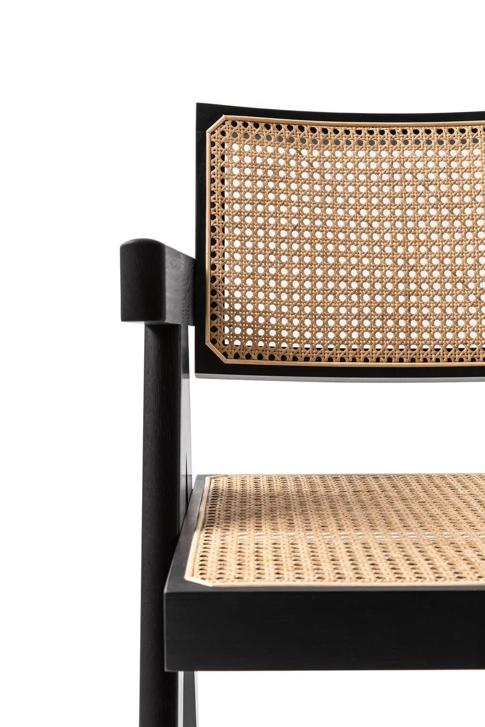 https://a.1stdibscdn.com/pierre-jeanneret-056-capitol-complex-dining-set-by-cassina-for-sale-picture-7/f_14272/f_330694721677762032604/hi__master.jpg