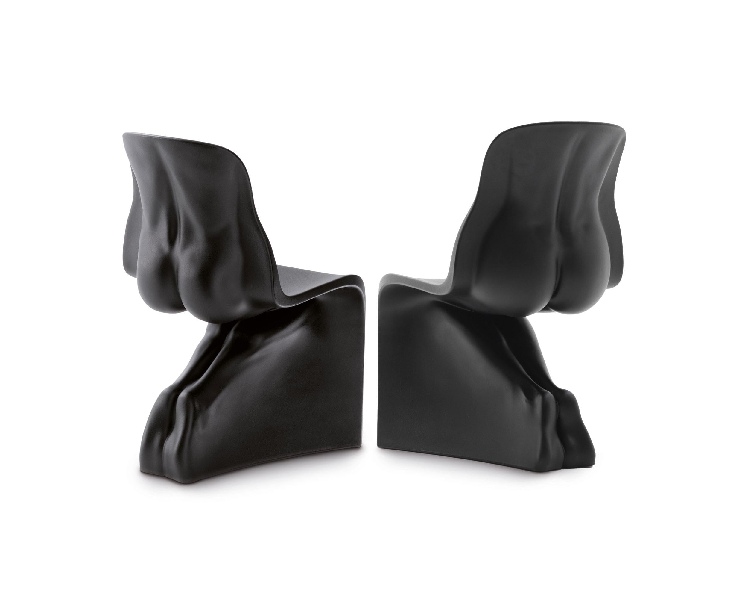 https://a.1stdibscdn.com/casamania-himher-set-of-two-matt-chairs-in-white-by-fabio-novembre-for-sale-picture-4/f_16392/f_408043221721992532822/him_her_opaca_01_5x4_master.jpg