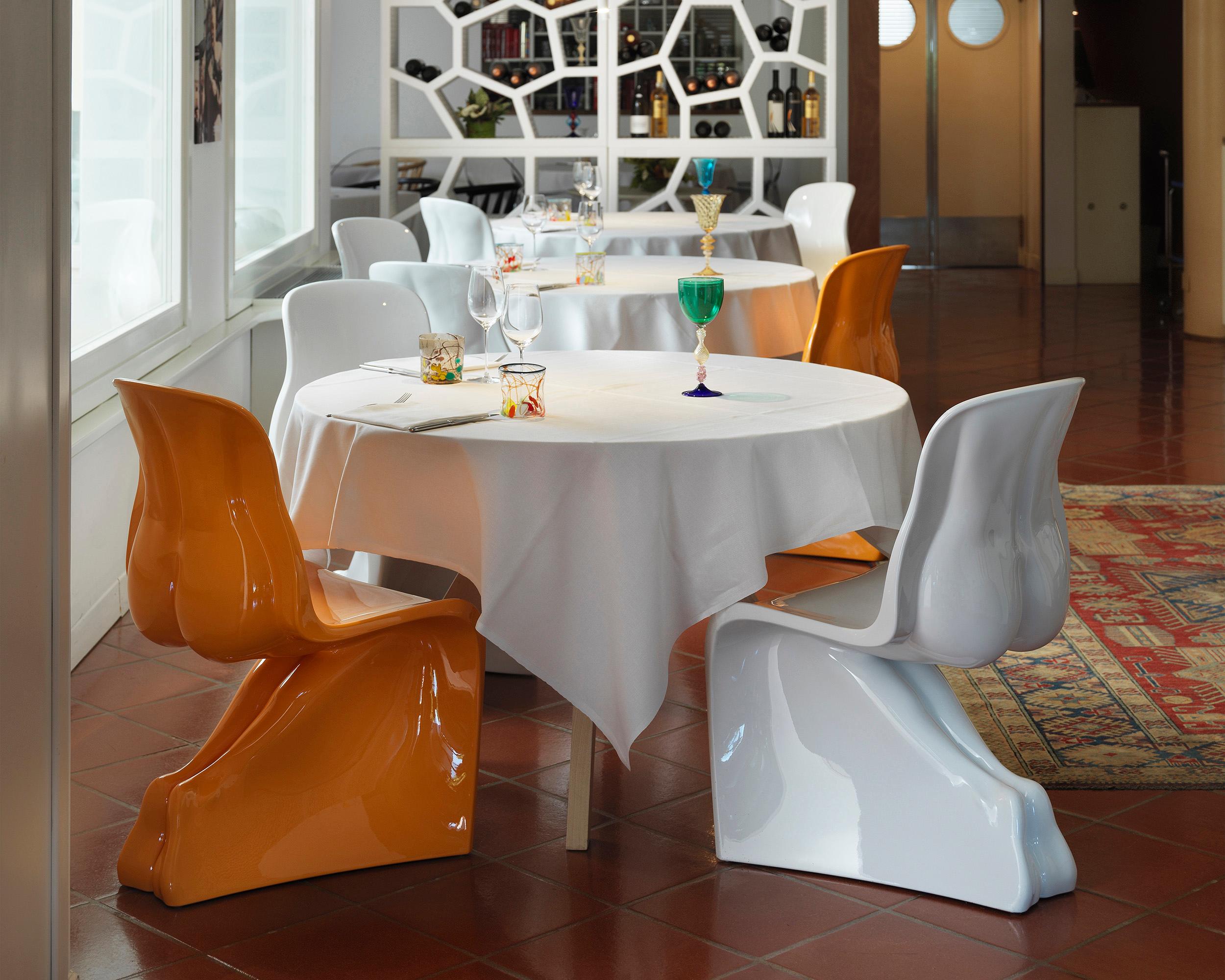 https://a.1stdibscdn.com/casamania-him-glossy-chair-in-black-by-fabio-novembre-for-sale-picture-4/f_16392/f_408038921721990797848/him_lucida_06_5x4_master.jpg
