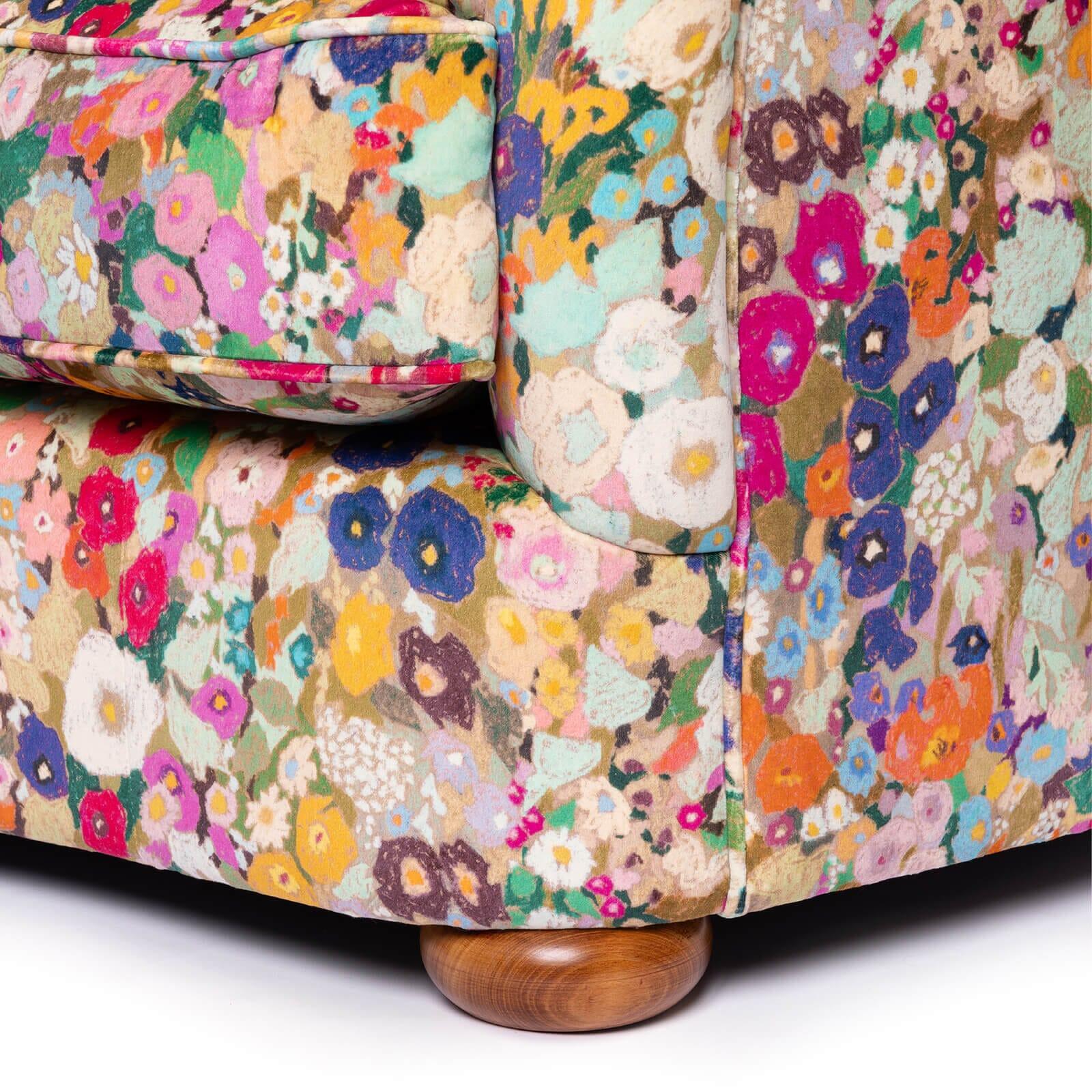 https://a.1stdibscdn.com/hollyhocks-velvet-vesper-3-seater-sofa-spring-for-sale-picture-3/f_84552/f_423080921731587394264/hollyhocks_vesper_sofa_3_master.jpg