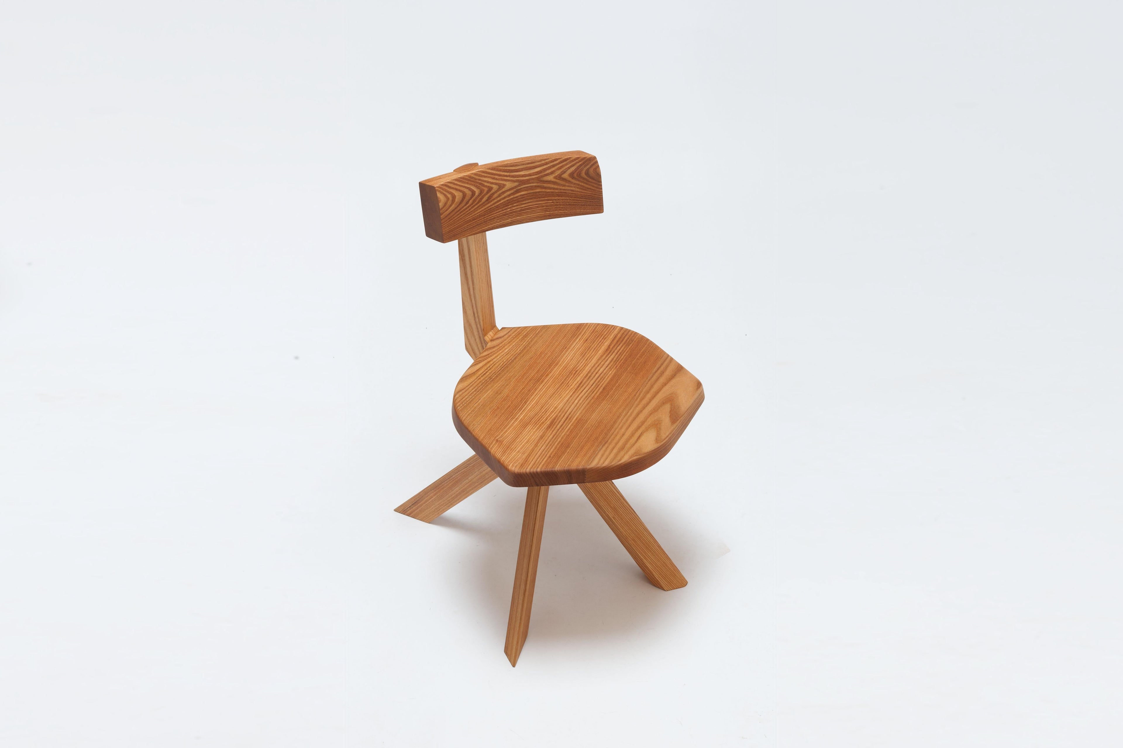https://a.1stdibscdn.com/pierre-chapo-s34-chair-in-solid-elm-4-pcs-available-ships-from-stock-for-sale-picture-9/f_9327/f_342996421684234563729/houten_stoeltjes_dsc_7414_master.jpg