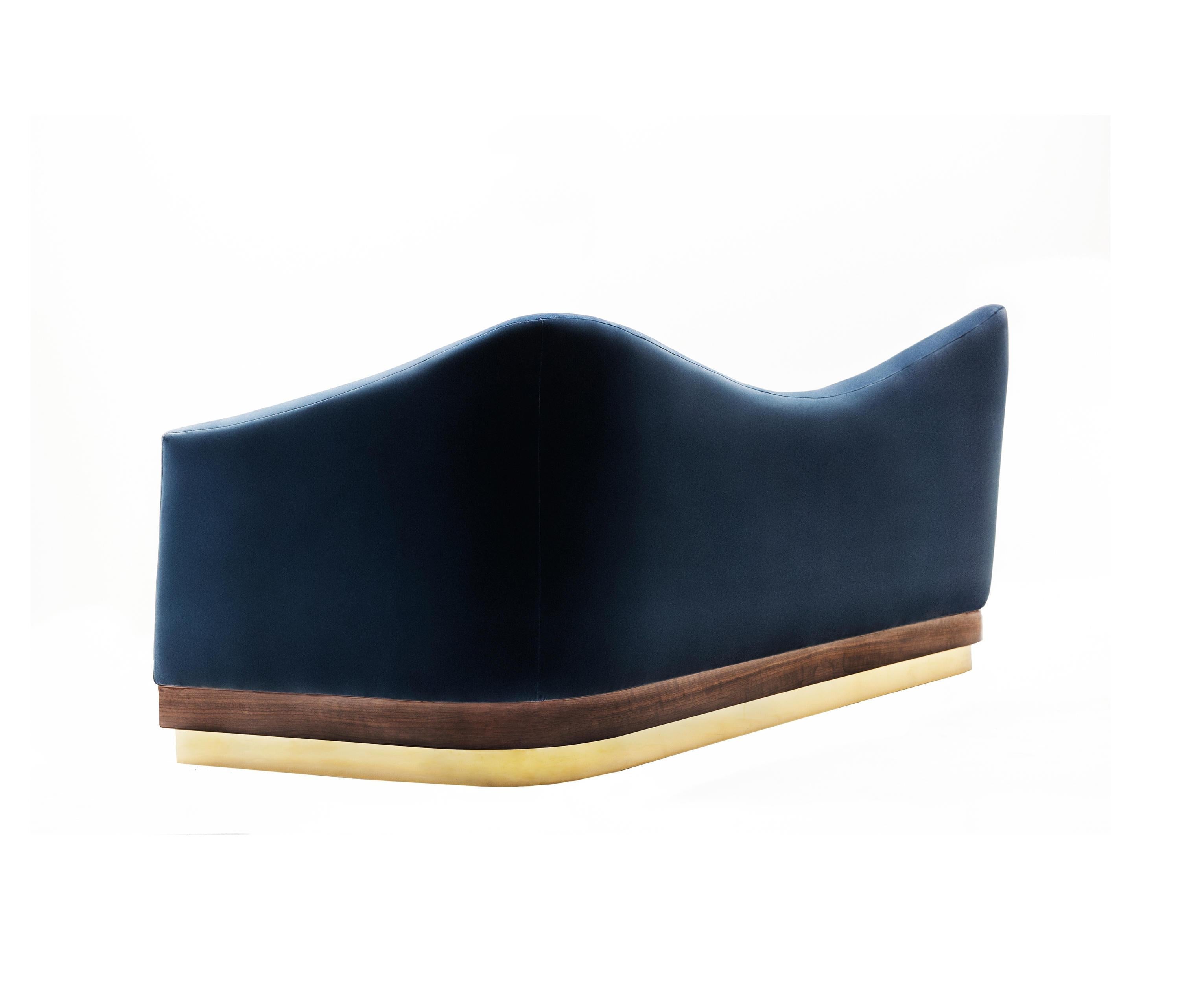 https://a.1stdibscdn.com/customizable-designer-sofa-with-classic-silhouette-and-soft-velvet-upholstery-for-sale-picture-6/f_27693/f_399651921717139091399/hughes_sofa_003_time_b_master.jpg