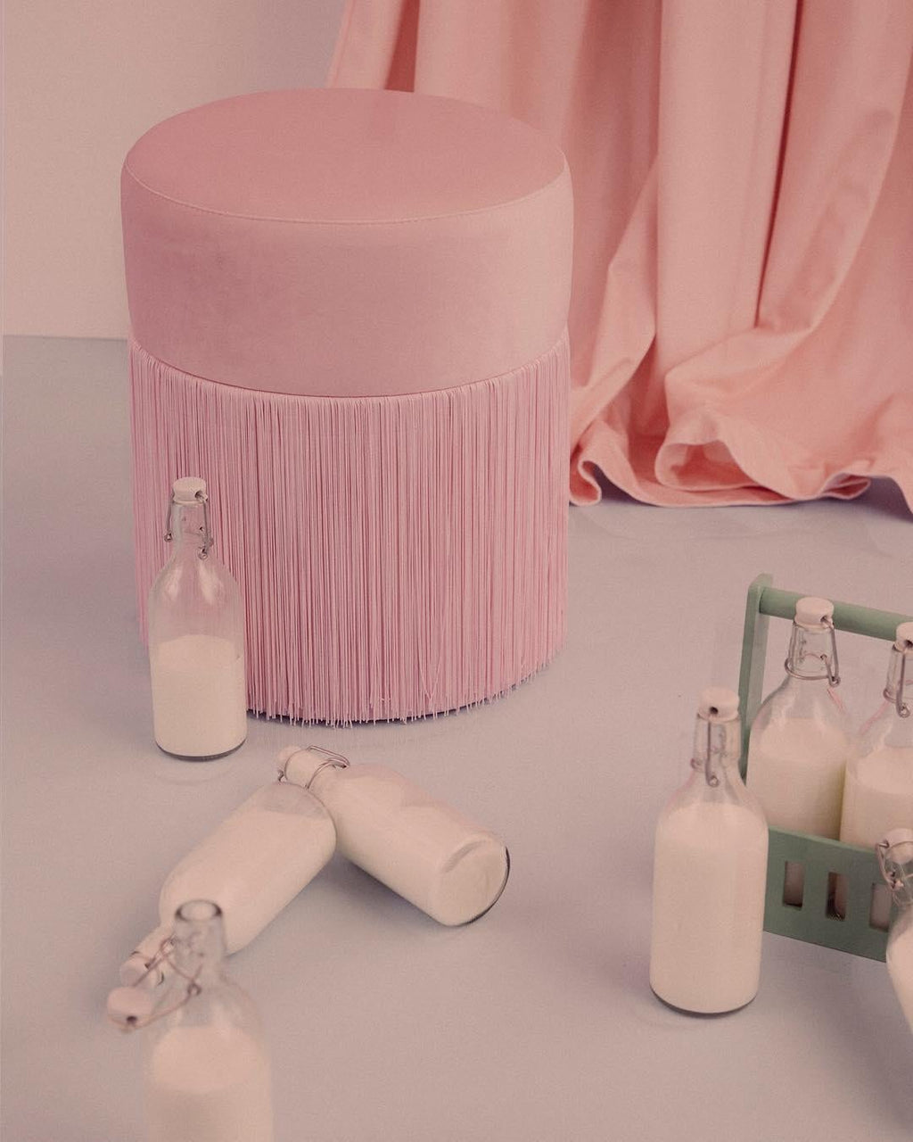 https://a.1stdibscdn.com/pouf-pill-s-contemporary-sculptural-pouf-with-velvet-and-fringes-by-houtique-for-sale-picture-19/f_12192/f_414864121744268569011/iLoveIG_com_Instagram_Media_001_1837817914541955614_master.jpg