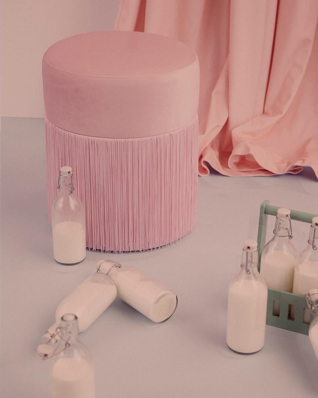https://a.1stdibscdn.com/pouf-pill-s-contemporary-sculptural-pouf-with-velvet-and-fringes-by-houtique-for-sale-picture-19/f_12192/f_414864121744268569011/iLoveIG_com_Instagram_Media_001_1837817914541955614_master.jpg