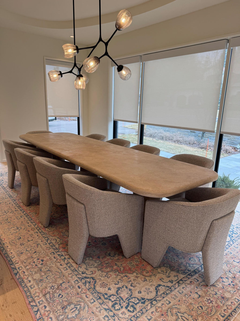 https://a.1stdibscdn.com/sculptural-large-travertine-dining-table-with-cylindrical-bases-and-curved-edges-for-sale-picture-2/f_80522/f_42414852/image2_1735042360769_master.jpeg
