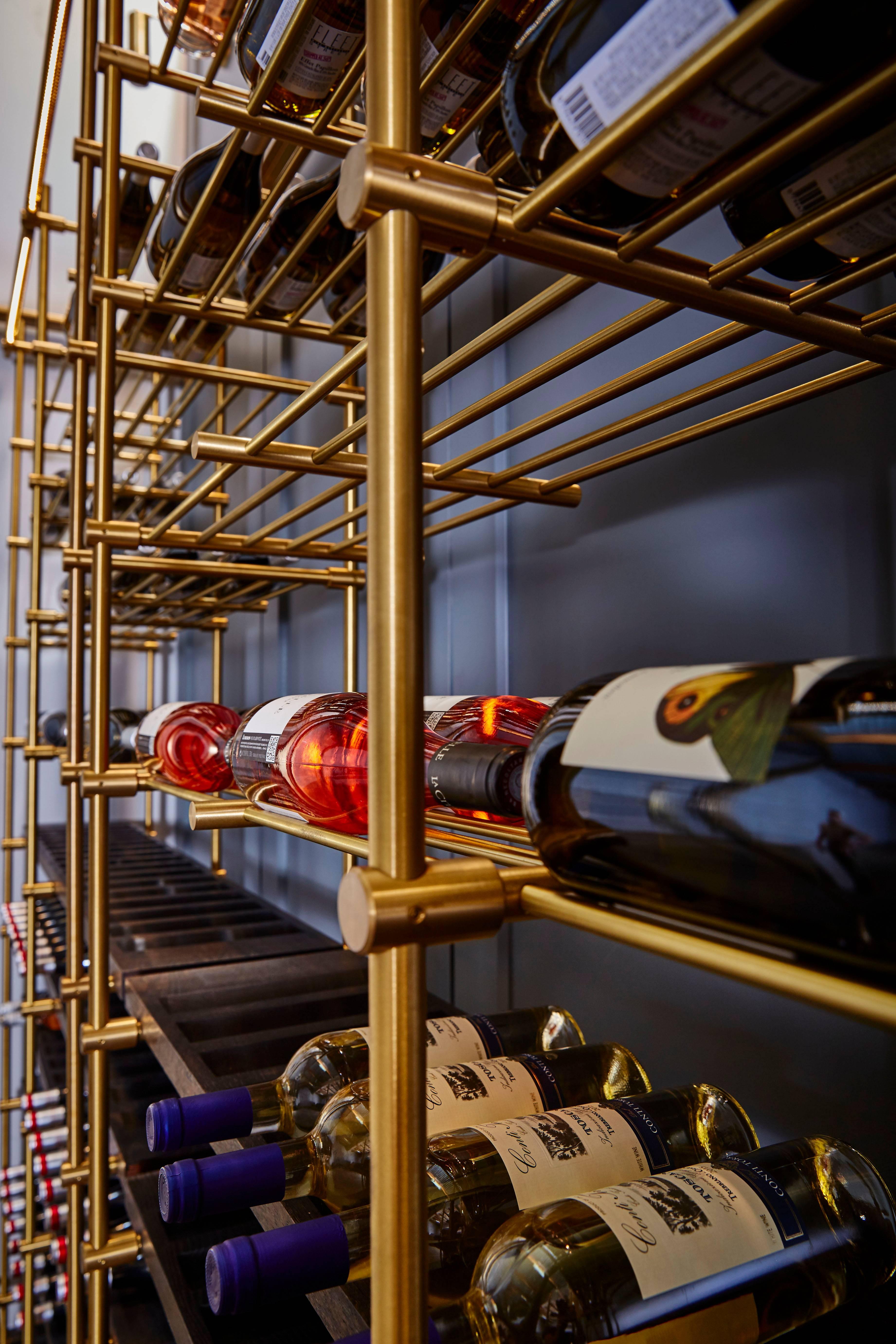 https://a.1stdibscdn.com/archivesE/upload/f_28333/f_80991631502128898915/interior_racks_master.jpg