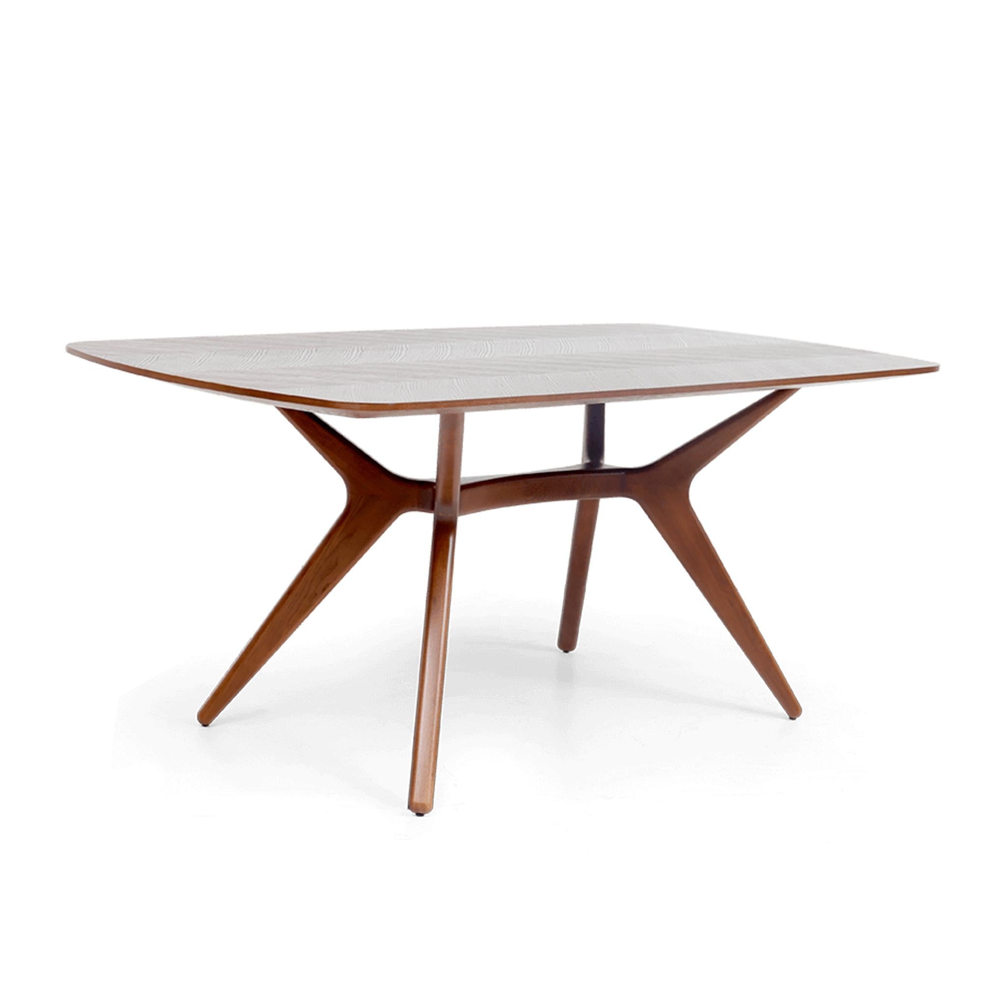 https://a.1stdibscdn.com/mid-century-modern-wooden-dining-table-in-walnut-for-sale-picture-7/f_55202/f_288897421658824075356/j_galds_2_master.jpg