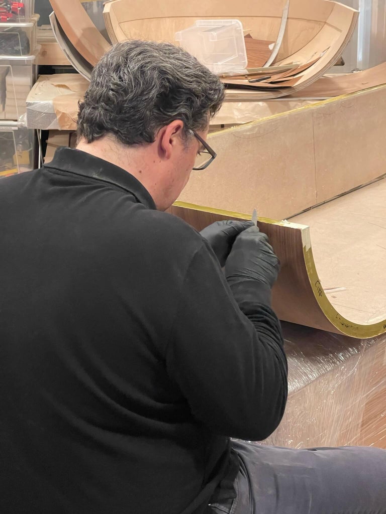 https://a.1stdibscdn.com/21st-century-modern-curved-two-seater-sofa-high-gloss-ironwood-and-gold-finish-for-sale-picture-9/f_61182/f_267549621652883146825/joao_3_LR_master.jpeg?width=768