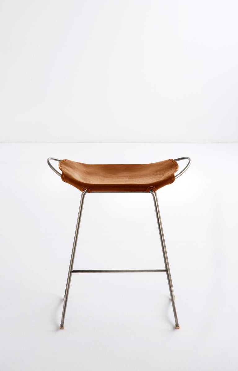 https://a.1stdibscdn.com/set-of-3-counter-stool-old-silver-steel-natural-tobacco-leather-modern-style-for-sale-picture-3/f_40561/f_257213621634293202472/jovervalls_hug_counter_STOOL_Steel_OLDSILVER_Leather_NATURAL_2_master.jpg?width=768