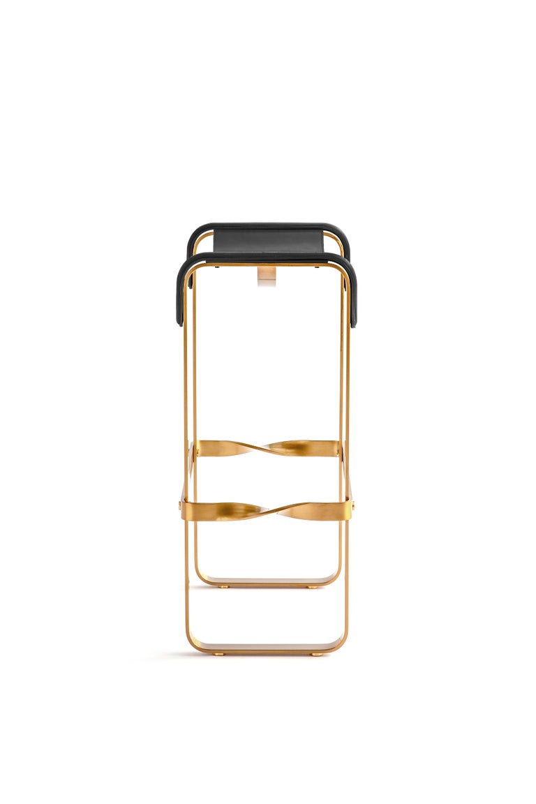 https://a.1stdibscdn.com/set-of-3-bar-stool-aged-brass-steel-black-saddle-contemporary-style-for-sale-picture-3/f_40561/f_251553621630596457072/jovervalls_wanderlust_baststool_agebrass_black_tonesurtone_1__master.jpg?width=768