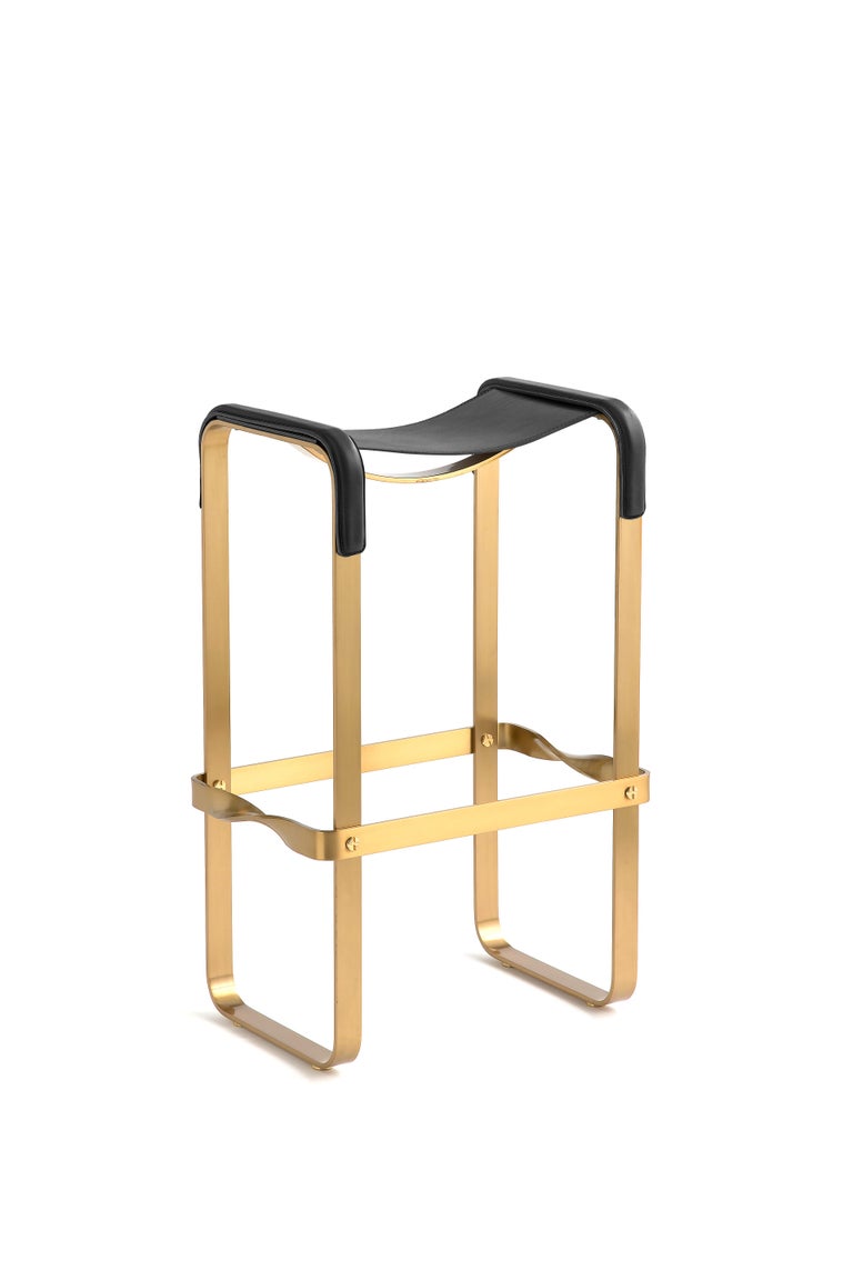 https://a.1stdibscdn.com/set-of-3-bar-stool-aged-brass-steel-black-saddle-contemporary-style-for-sale-picture-2/f_40561/f_251553621630596456717/jovervalls_wanderlust_baststool_agebrass_black_tonesurtone_3__master.jpg?width=768