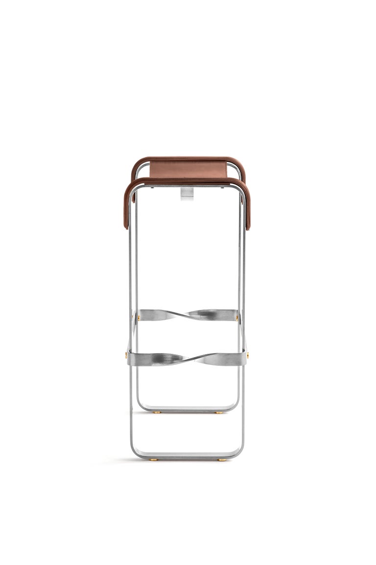https://a.1stdibscdn.com/set-of-2-bar-stool-silver-aged-steel-dark-brown-saddle-contemporary-style-for-sale-picture-4/f_40561/f_251226221630421767301/jovervalls_wanderlust_baststool_silveraged_darkbrown_tonesurtone_1__master.jpg?width=768