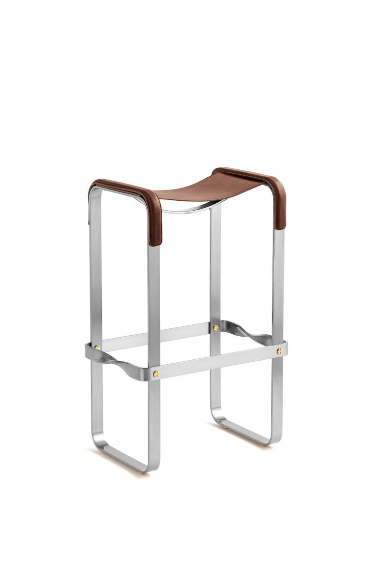https://a.1stdibscdn.com/set-of-2-bar-stool-silver-aged-steel-dark-brown-saddle-contemporary-style-for-sale-picture-2/f_40561/f_251226221630421768202/jovervalls_wanderlust_baststool_silveraged_darkbrown_tonesurtone_3__master.jpg?width=768
