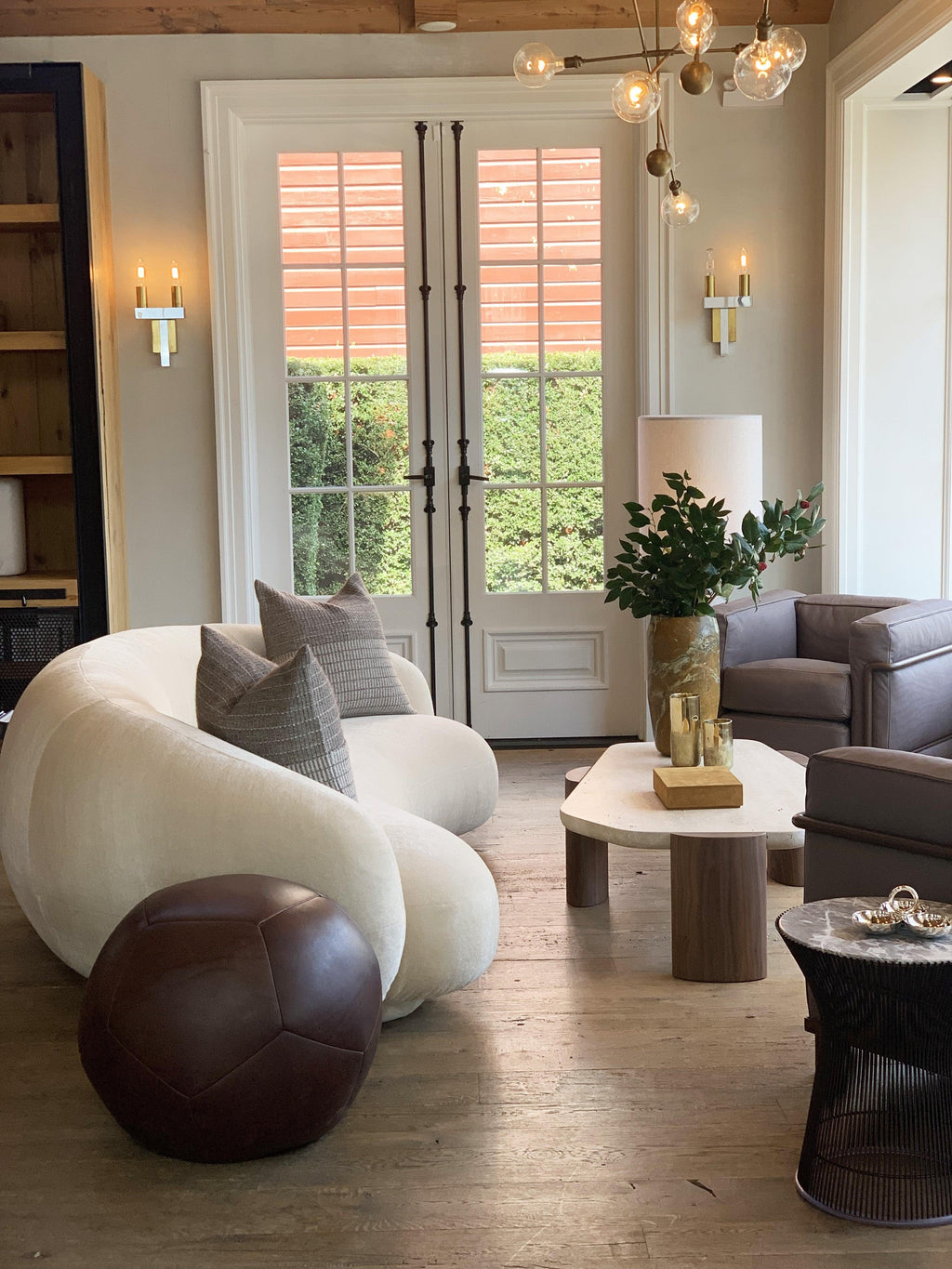 https://a.1stdibscdn.com/julep-sofa-in-teddy-mohair-sable-by-tacchini-for-sale-picture-2/f_9409/f_310262821666814078817/julep_sofa_in_teddy_mohair_sable_by_tacchini_monc_xiii_2_master.jpg