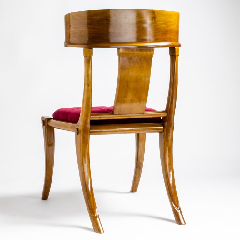https://a.1stdibscdn.com/klismos-walnut-wood-saber-legs-black-velvet-dining-chairs-customizable-for-sale-picture-7/f_20723/f_242805221624480352156/klismos_12_master.jpg?width=768