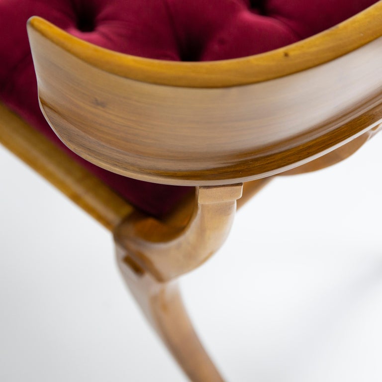 https://a.1stdibscdn.com/klismos-walnut-wood-leather-seats-saber-legs-dining-chairs-customizable-for-sale-picture-11/f_20723/f_235559421619603203551/klismos_5_master.jpg?width=768