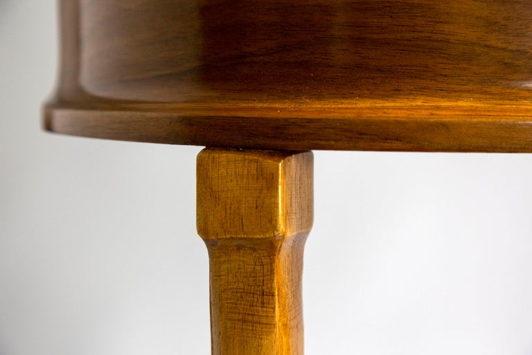 https://a.1stdibscdn.com/klismos-walnut-wood-saber-legs-black-velvet-dining-chairs-customizable-for-sale-picture-14/f_20723/f_242805221624480355678/klismos_8_master.jpg?width=768
