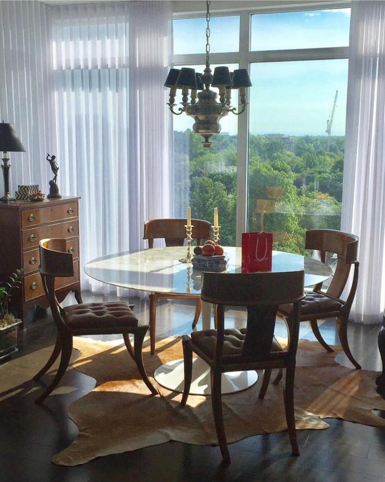 https://a.1stdibscdn.com/klismos-walnut-wood-saber-legs-black-velvet-dining-chairs-customizable-for-sale-picture-16/f_20723/f_242805221624480356427/klismos_ambientate_master.jpg?width=768