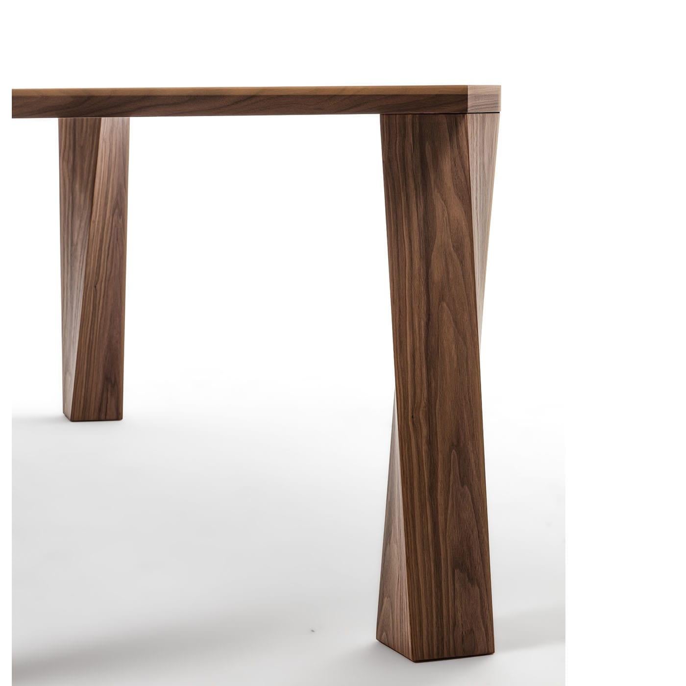 https://a.1stdibscdn.com/super-twist-rectangular-canaletto-walnut-wood-table-for-sale-picture-4/f_17062/f_468548221759153778150/kwdjxdxip8i1qo38fjqp5zikoli7_master.jpg