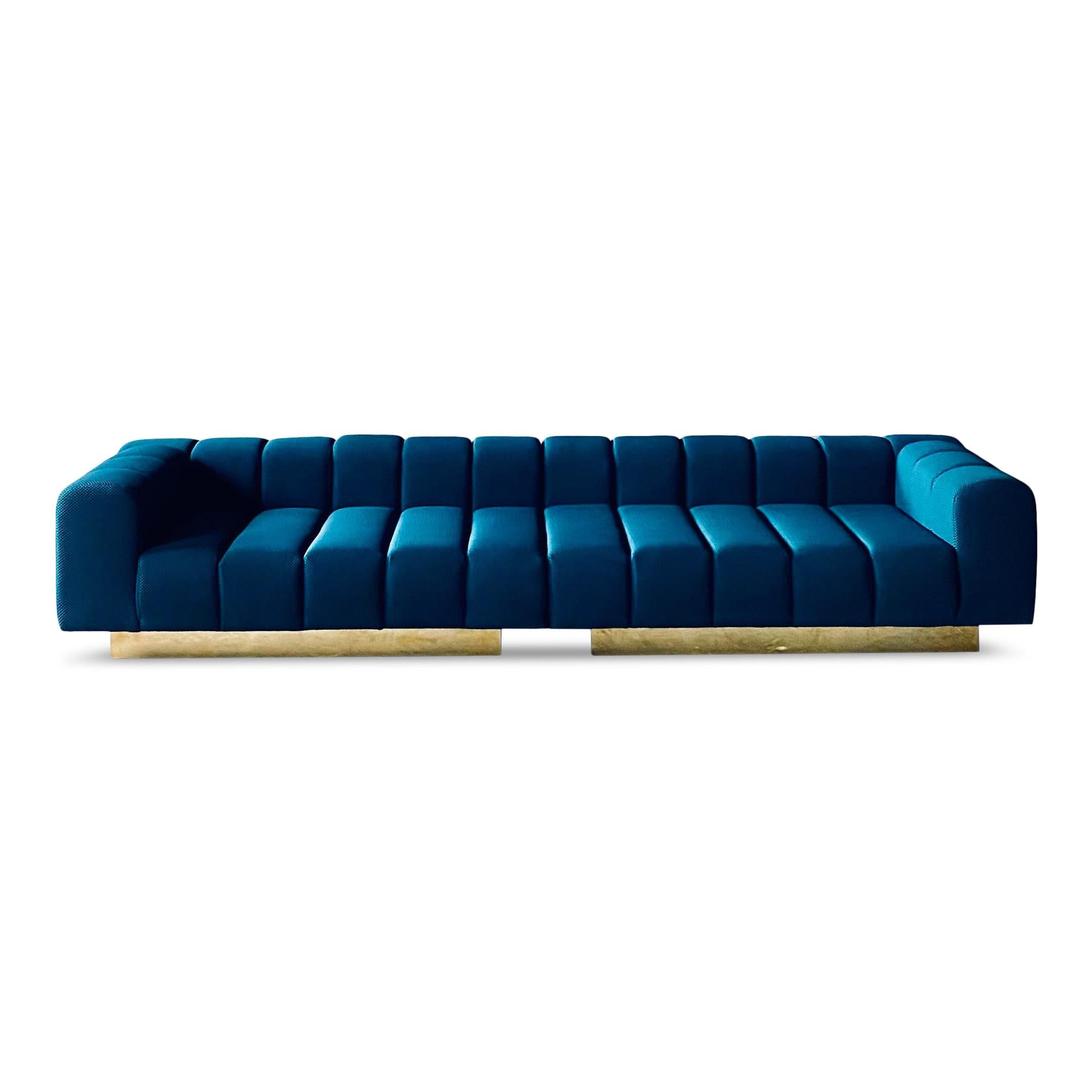 https://a.1stdibscdn.com/large-contemporary-sofa-made-in-italy-for-sale-picture-11/f_47872/f_267561821641227513040/large_contemporary_made_to_order_sofa_italian_master.jpg