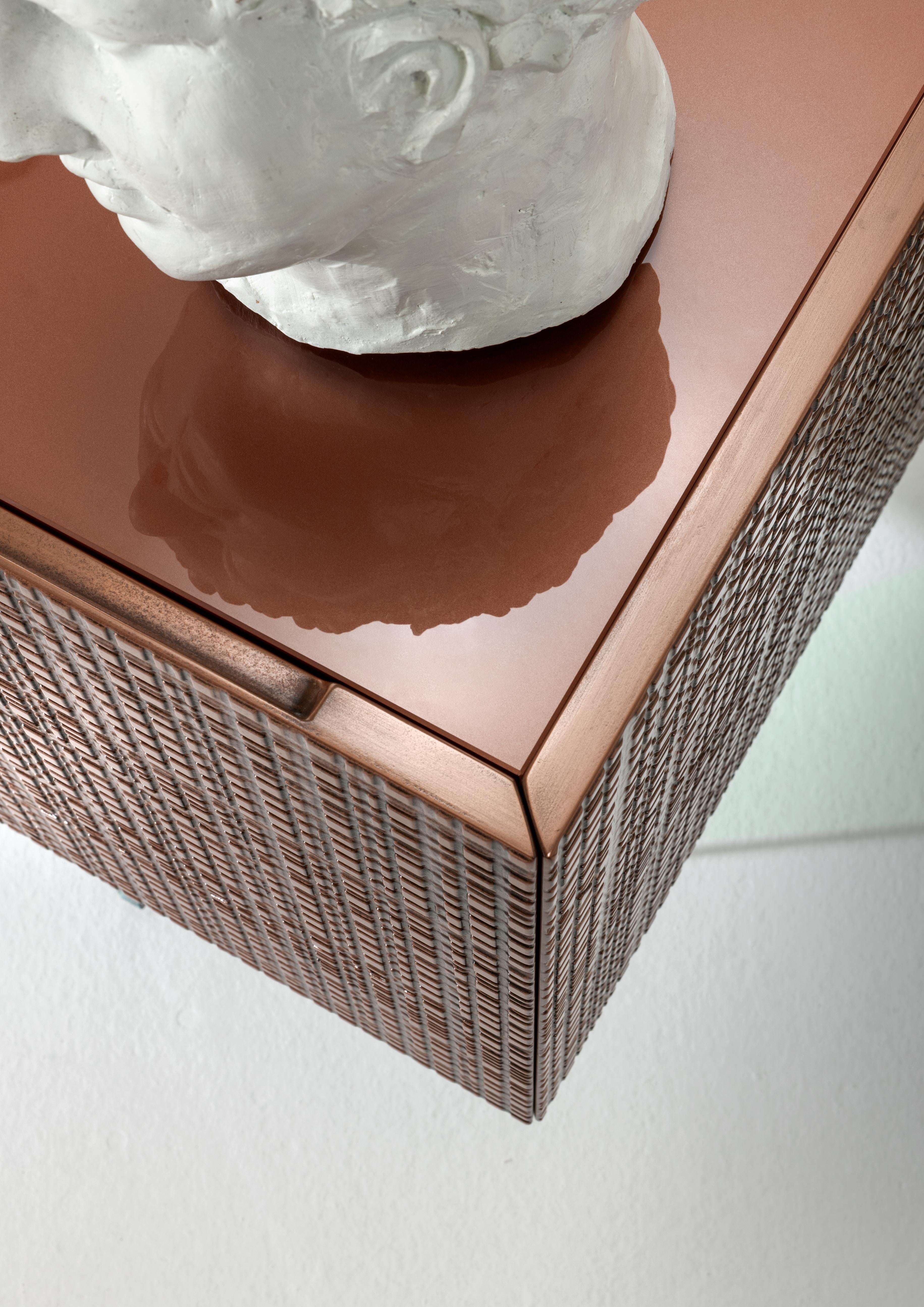 https://a.1stdibscdn.com/laurameroni-limited-edition-maxima-sideboard-in-burnished-copper-liquid-metal-for-sale-picture-5/f_52792/f_243616721625066176155/laurameroni_bd51_maxima_sideboard_07_master.jpg