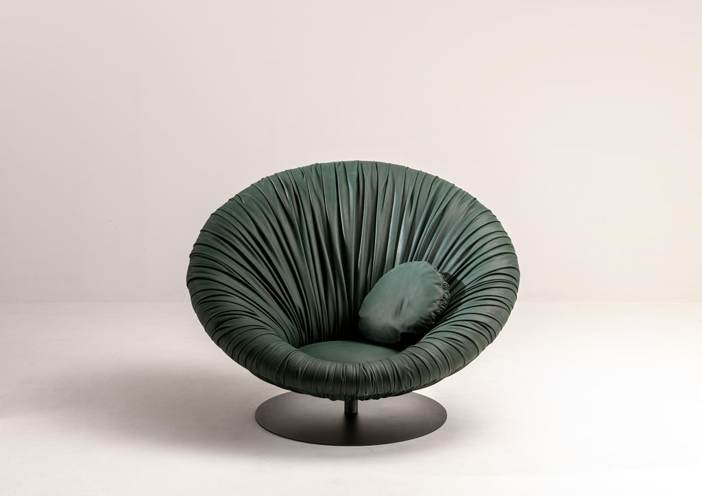https://a.1stdibscdn.com/laurameroni-drape-soleil-big-rounded-armchair-in-hand-pleated-leather-for-sale-picture-2/f_52792/f_310482421666956431258/laurameroni_drape_soleil_armchair_00b_master.jpg