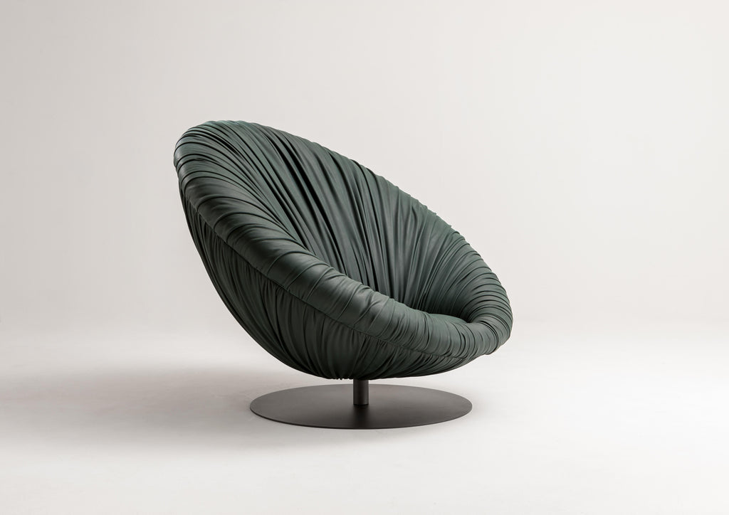 https://a.1stdibscdn.com/laurameroni-drape-soleil-big-rounded-armchair-in-hand-pleated-leather-for-sale-picture-4/f_52792/f_310482421666956442251/laurameroni_drape_soleil_armchair_02_master.jpg