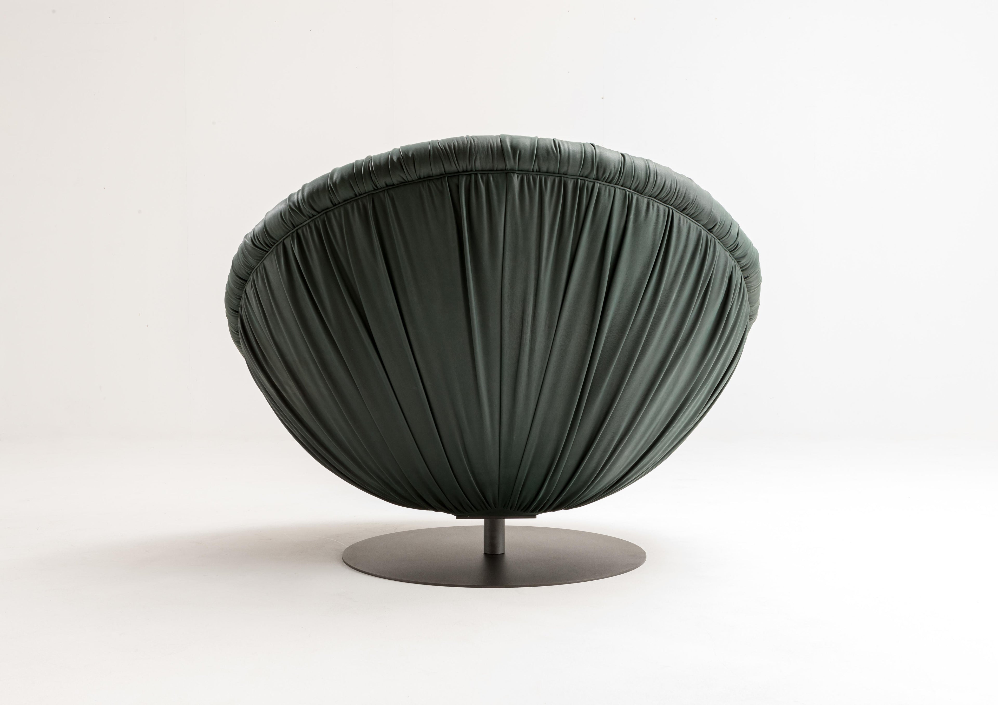 https://a.1stdibscdn.com/laurameroni-drape-soleil-big-rounded-armchair-in-hand-pleated-leather-for-sale-picture-5/f_52792/f_310482421666956439520/laurameroni_drape_soleil_armchair_03_master.jpg