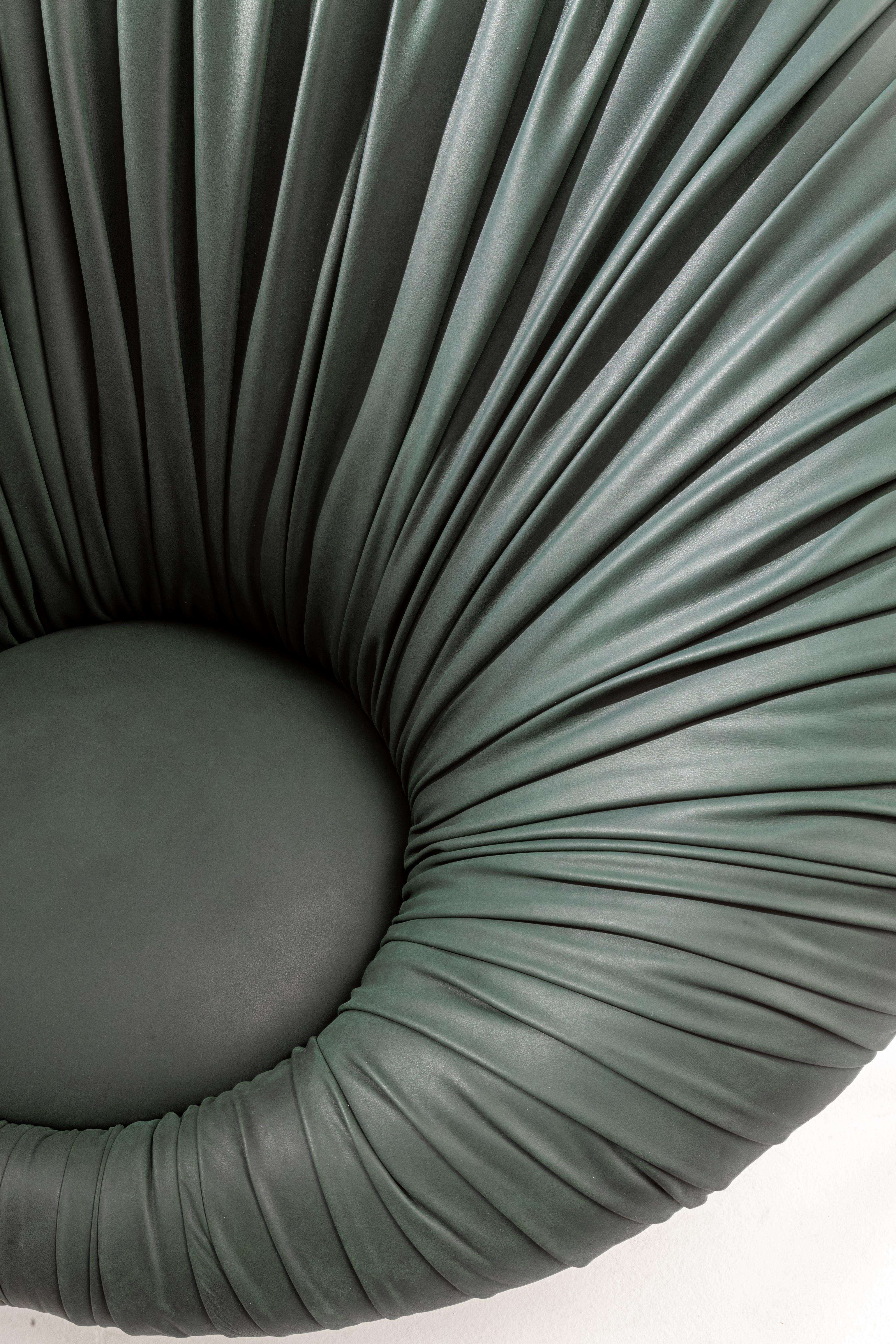 https://a.1stdibscdn.com/laurameroni-drape-soleil-big-rounded-armchair-in-hand-pleated-leather-for-sale-picture-7/f_52792/f_310482421666956473550/laurameroni_drape_soleil_armchair_08_master.jpg