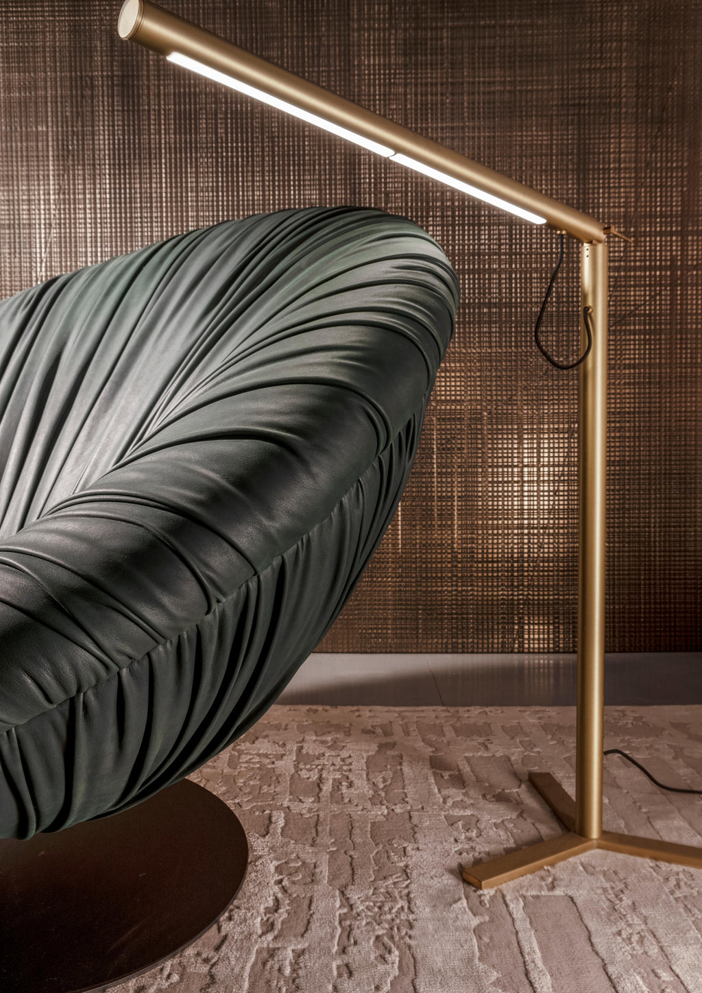 https://a.1stdibscdn.com/laurameroni-drape-soleil-big-rounded-armchair-in-hand-pleated-leather-for-sale-picture-9/f_52792/f_310482421666956464940/laurameroni_drape_soleil_living_hd2_master.jpg