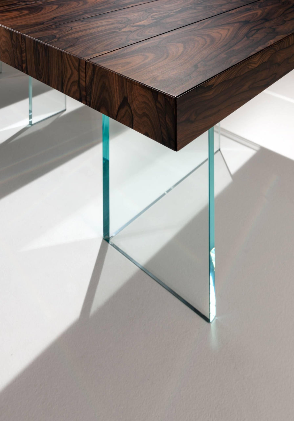 https://a.1stdibscdn.com/laurameroni-elemento-modern-table-in-ziricote-wood-and-ultra-clear-glass-for-sale-picture-2/f_52792/f_192163321590485308638/laurameroni_elemento_table_ziricote_01_master.jpg