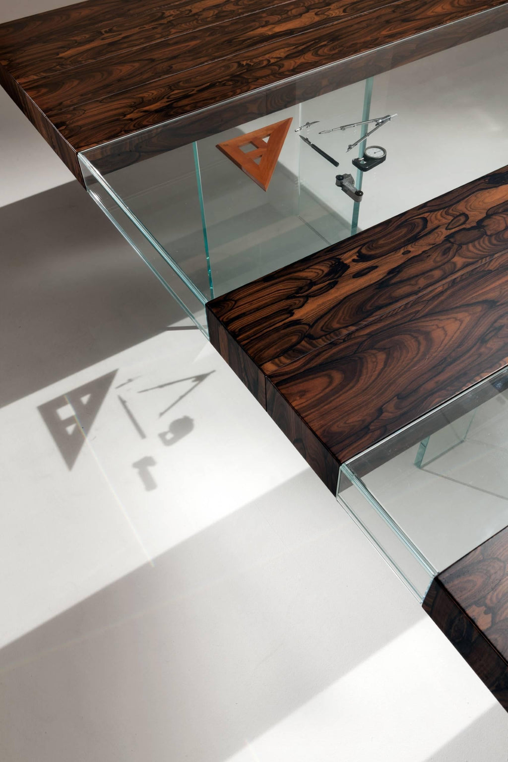 https://a.1stdibscdn.com/laurameroni-elemento-modern-table-in-ziricote-wood-and-ultra-clear-glass-for-sale-picture-3/f_52792/f_192163321590485318036/laurameroni_elemento_table_ziricote_02_master.jpg