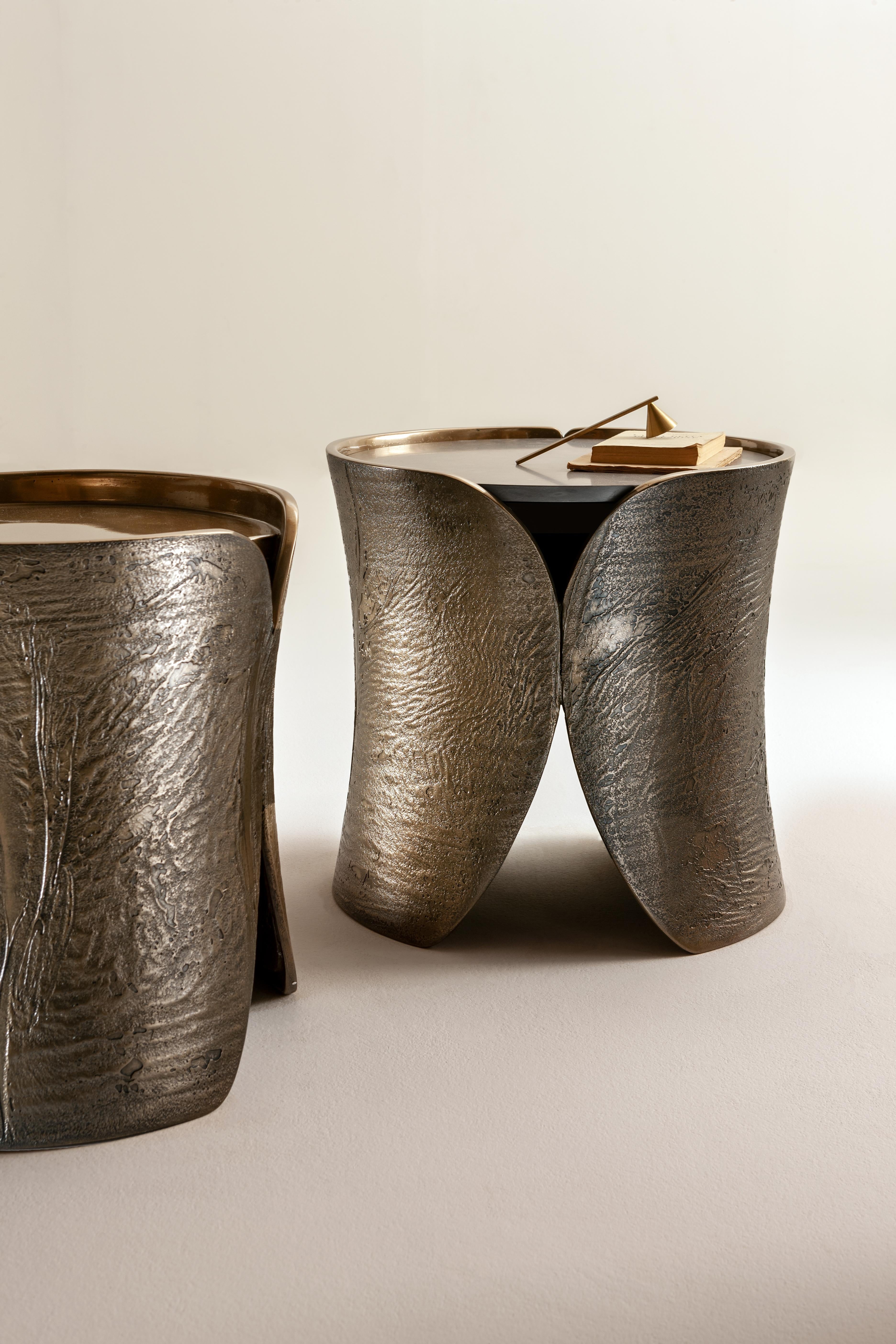 https://a.1stdibscdn.com/laurameroni-hugs-rounded-low-table-in-raptor-liquid-metal-for-sale-picture-2/f_52792/f_309880321666618583692/laurameroni_hugs_low_tables_raptor_00_master.jpg