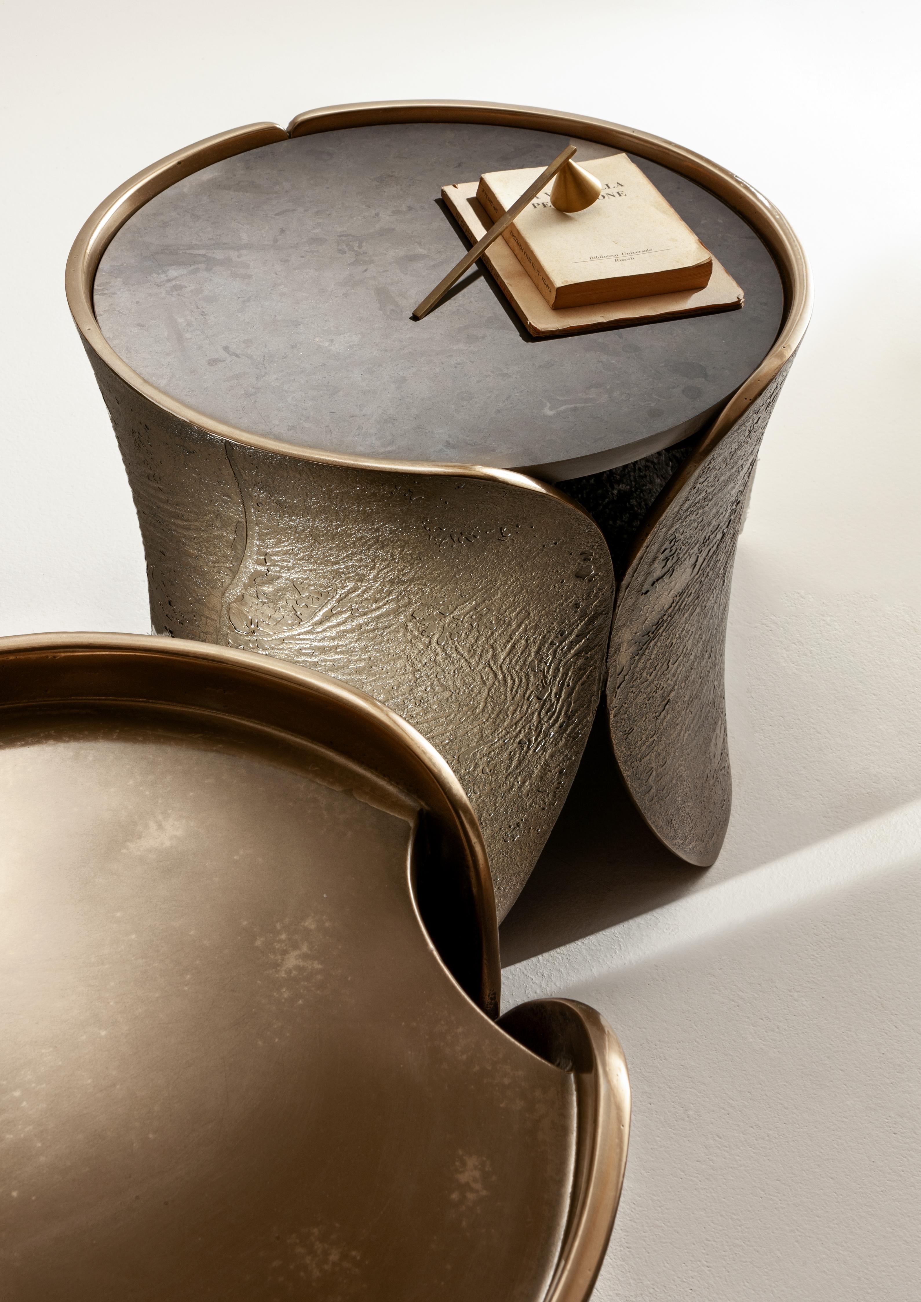 https://a.1stdibscdn.com/laurameroni-hugs-rounded-low-table-in-raptor-liquid-metal-for-sale-picture-3/f_52792/f_309880321666618577252/laurameroni_hugs_low_tables_raptor_01_master.jpg