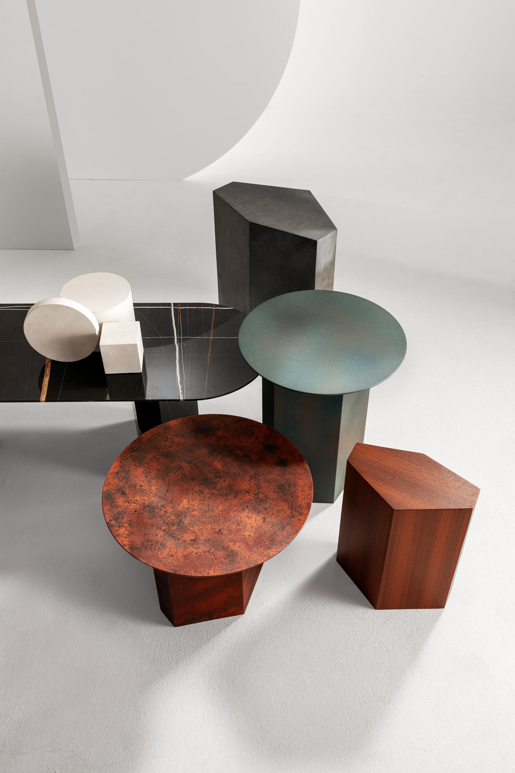 https://a.1stdibscdn.com/laurameroni-imperfetto-coffee-tables-set-in-custom-materials-for-sale-picture-3/f_52792/f_346431521686128493385/laurameroni_imperfetto_custom_low_tables_02_master.jpg