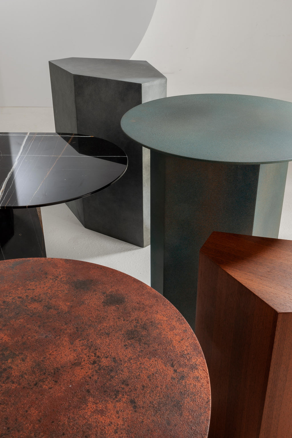 https://a.1stdibscdn.com/laurameroni-imperfetto-coffee-tables-set-in-custom-materials-for-sale-picture-4/f_52792/f_346431521686128489042/laurameroni_imperfetto_custom_low_tables_03_master.jpg