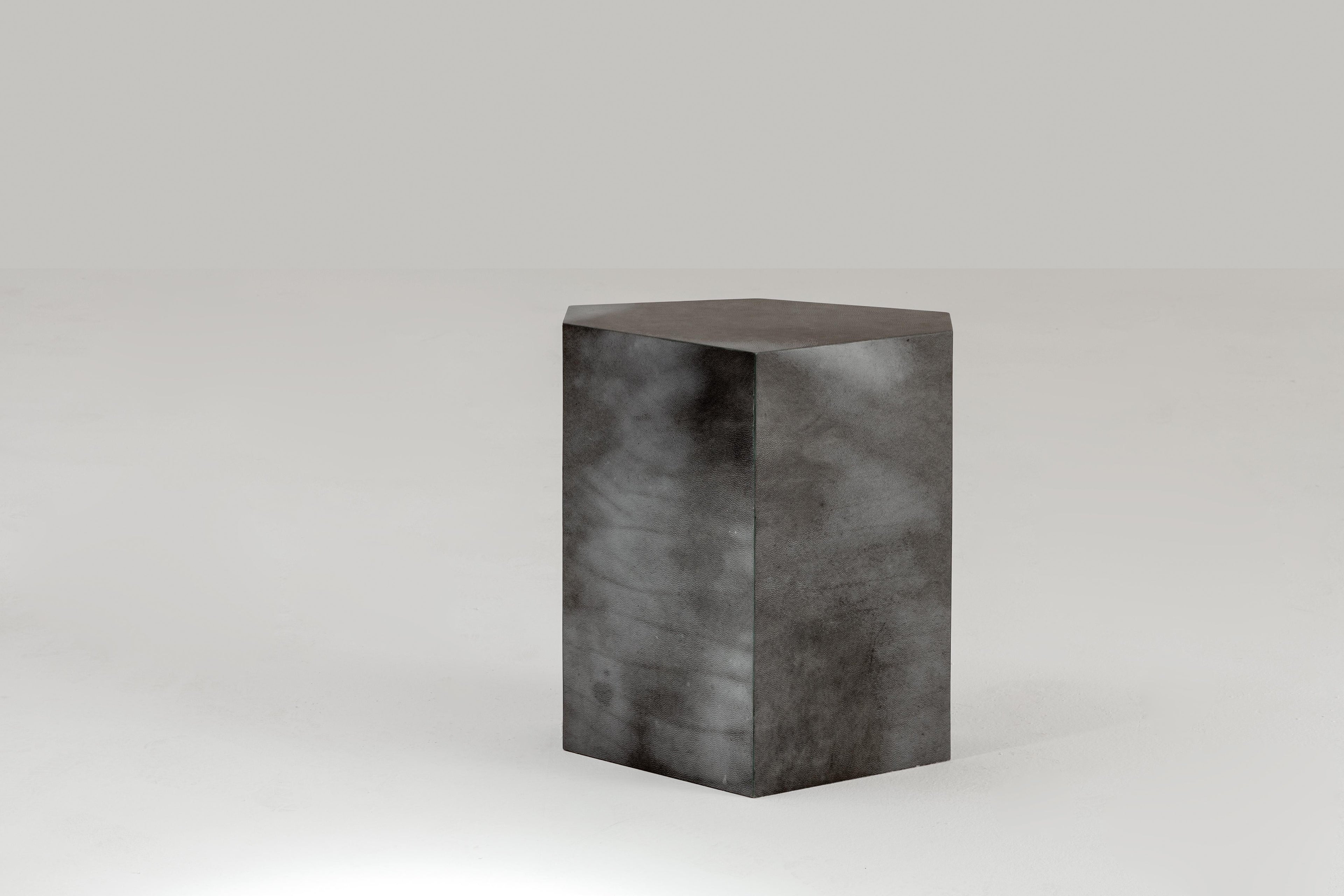https://a.1stdibscdn.com/laurameroni-imperfetto-coffee-tables-set-in-custom-materials-for-sale-picture-8/f_52792/f_346431521686128471773/laurameroni_imperfetto_green_parchment_low_table_01_master.jpg