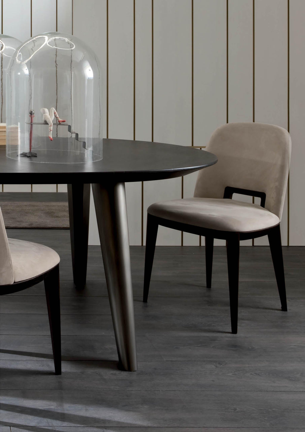 https://a.1stdibscdn.com/laurameroni-margaret-modern-velvet-chair-by-cesare-arosio-for-sale-picture-4/f_52792/f_235690521619682570831/laurameroni_margaret_chair_velvet_04_master.jpg
