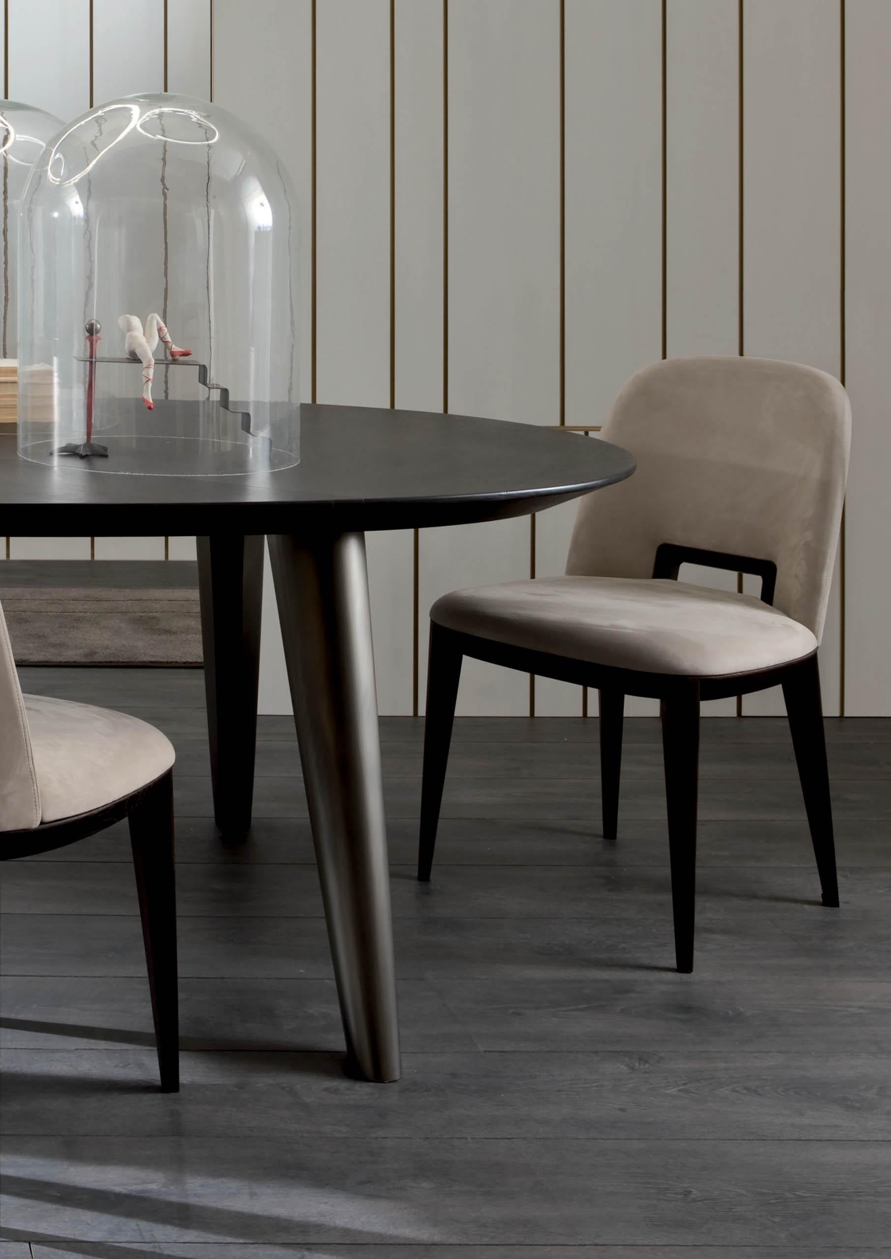 https://a.1stdibscdn.com/laurameroni-margaret-modern-velvet-chair-by-cesare-arosio-for-sale-picture-4/f_52792/f_235690521619682570831/laurameroni_margaret_chair_velvet_04_master.jpg