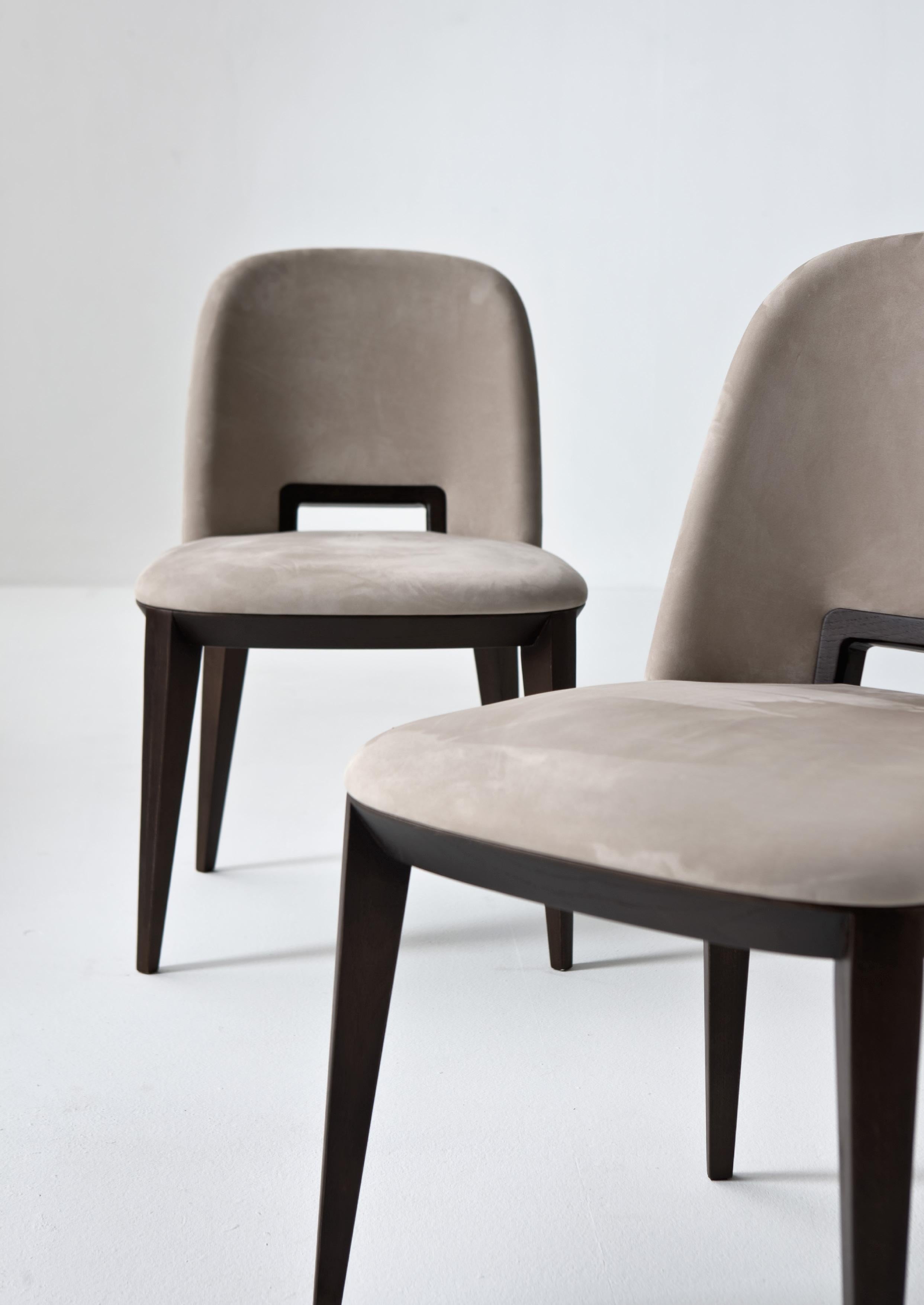 https://a.1stdibscdn.com/laurameroni-margaret-modern-velvet-chair-by-cesare-arosio-for-sale/f_52792/1619682523253/laurameroni_margaret_chair_velvet_primary_master.jpg