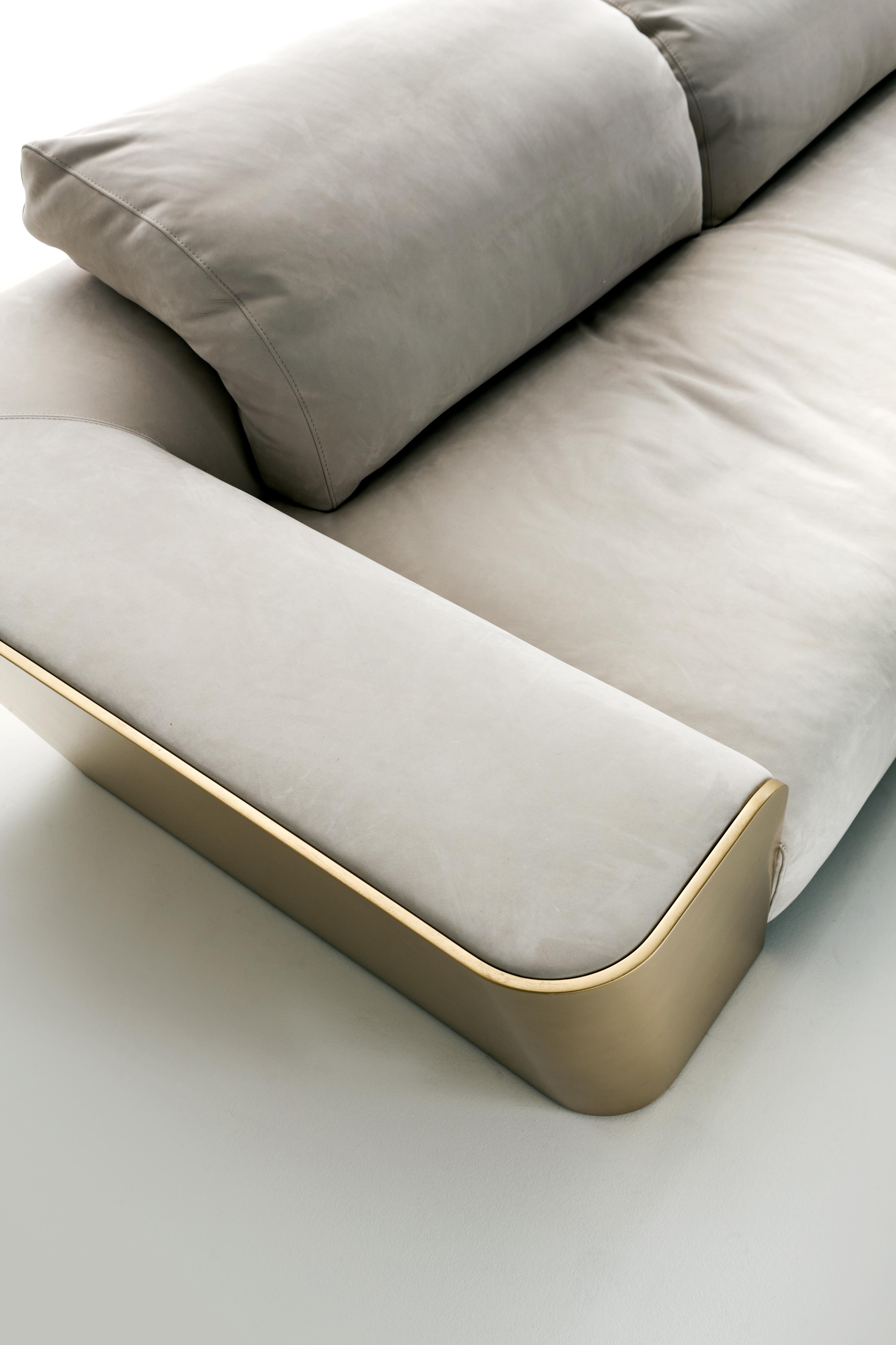 https://a.1stdibscdn.com/laurameroni-metropol-minimal-sofa-in-leather-and-wood-by-cesare-arosio-for-sale-picture-5/f_52792/f_235707121619689185416/laurameroni_metropol_sofa_06_master.jpg