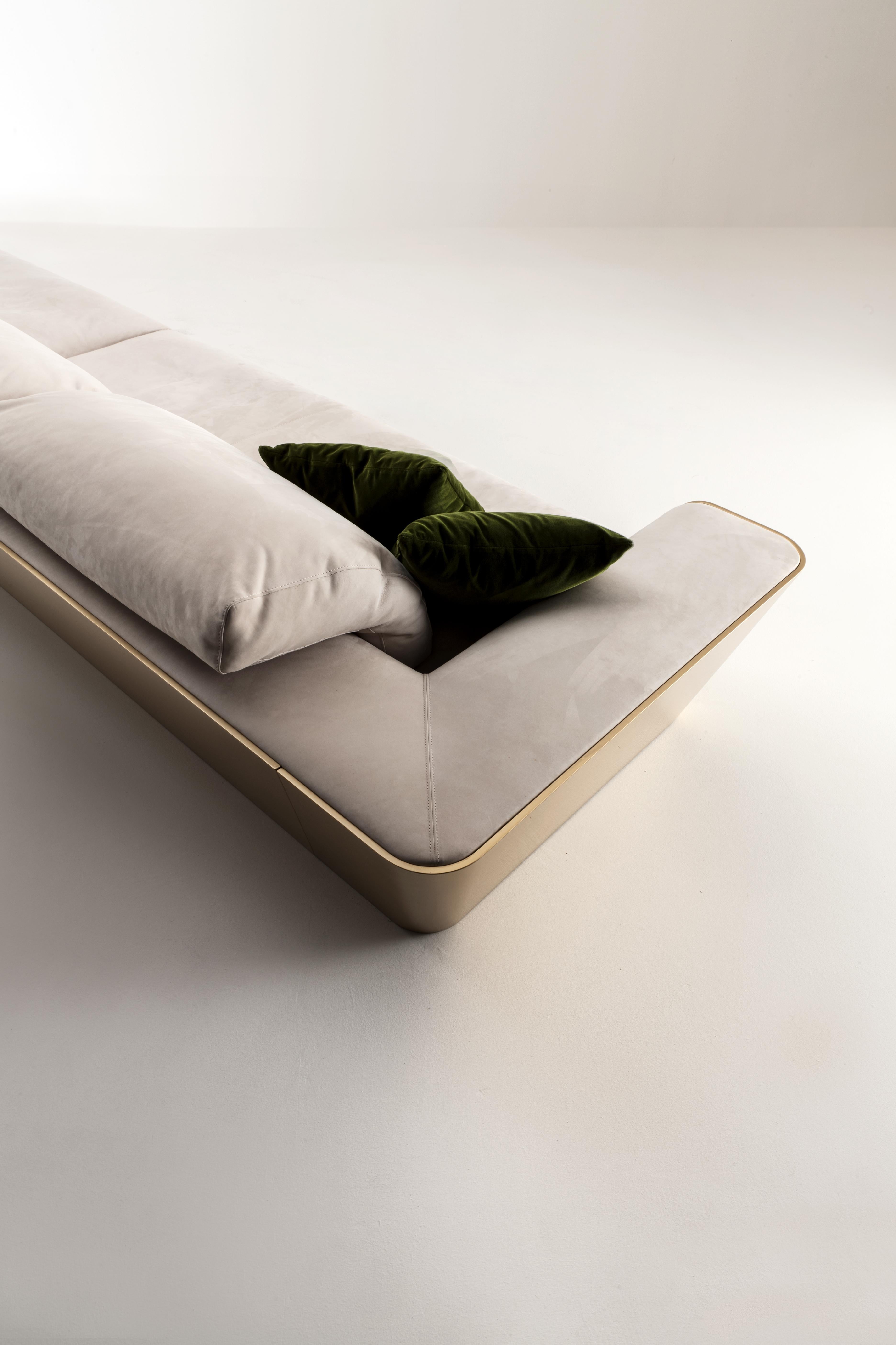 https://a.1stdibscdn.com/laurameroni-metropol-minimal-sofa-in-leather-and-wood-by-cesare-arosio-for-sale-picture-2/f_52792/f_235707121619688870963/laurameroni_metropol_sofa_10_master.jpg