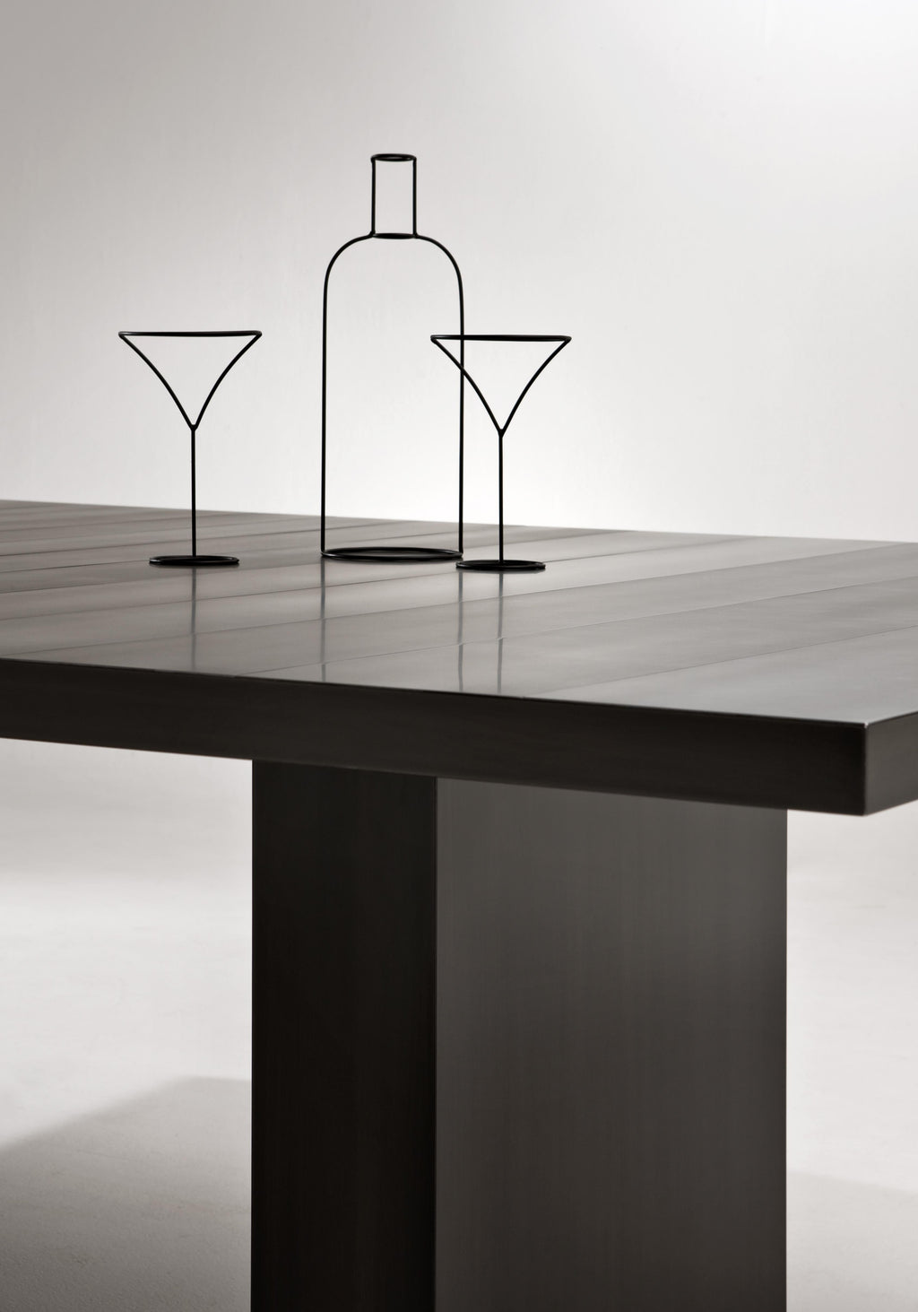 https://a.1stdibscdn.com/laurameroni-st-51-custom-rectangular-metal-dining-table-in-black-iron-cenere-for-sale-picture-4/f_52792/f_235846421666604468665/laurameroni_st_51_table_black_iron_03_master.jpg