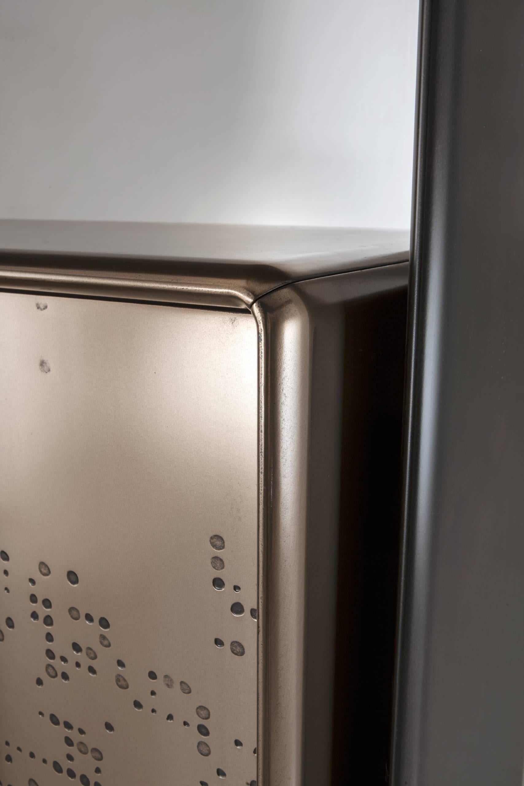 https://a.1stdibscdn.com/laurameroni-talento-unlimited-modern-tall-cabinet-in-bronze-liquid-metal-for-sale-picture-4/f_52792/f_192177321590488541413/laurameroni_talento_unlimited_05_master.jpg