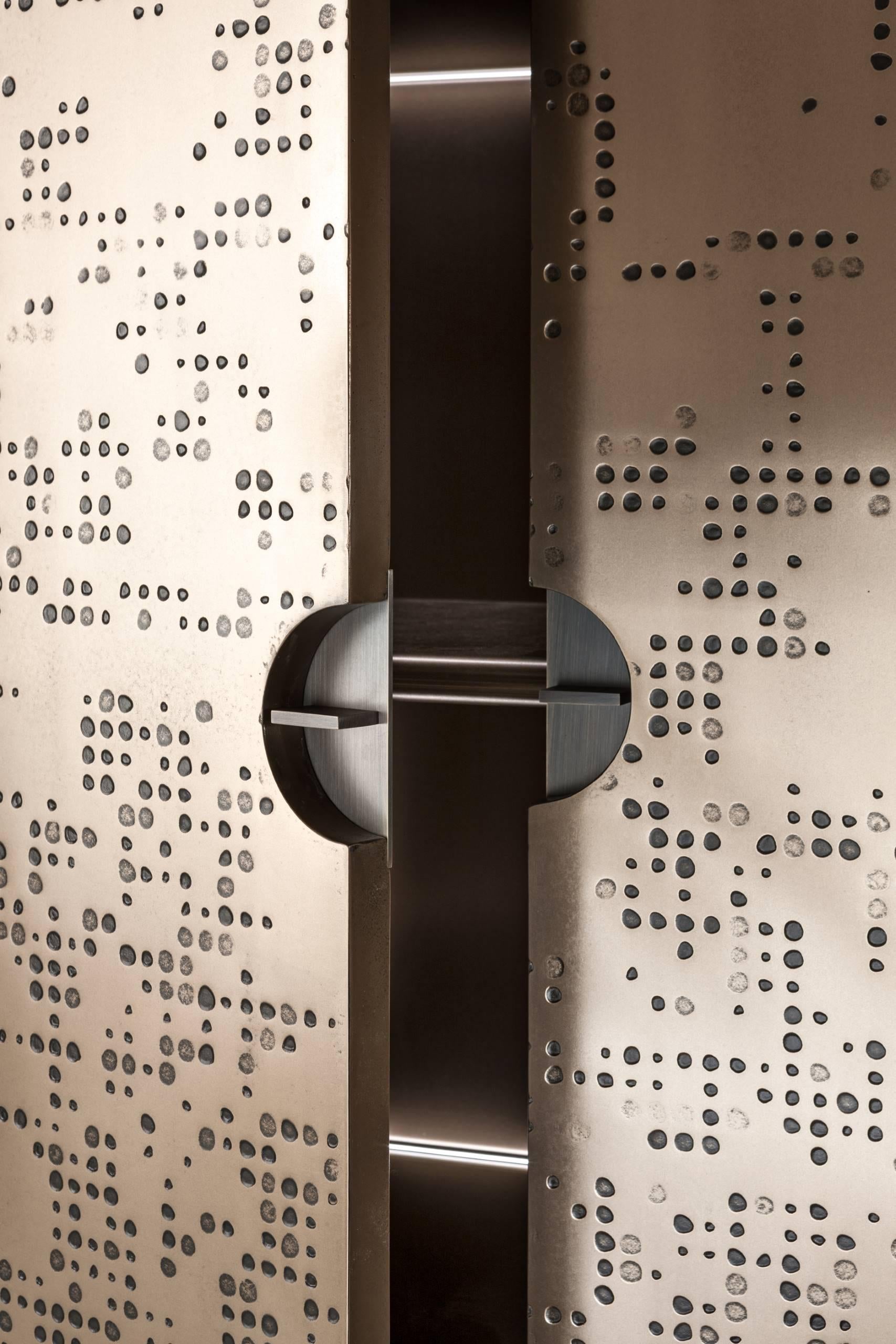 https://a.1stdibscdn.com/laurameroni-talento-unlimited-modern-tall-cabinet-in-bronze-liquid-metal-for-sale-picture-6/f_52792/f_192177321590488550469/laurameroni_talento_unlimited_07_master.jpg