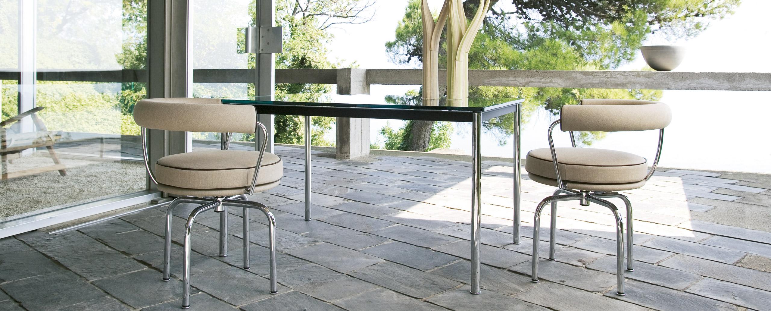 https://a.1stdibscdn.com/le-corbusier-pierre-jeanneret-charlotte-perriand-lc10-table-by-cassina-for-sale-picture-4/f_14272/f_324299721674738681445/lc10_p_1_master.jpg