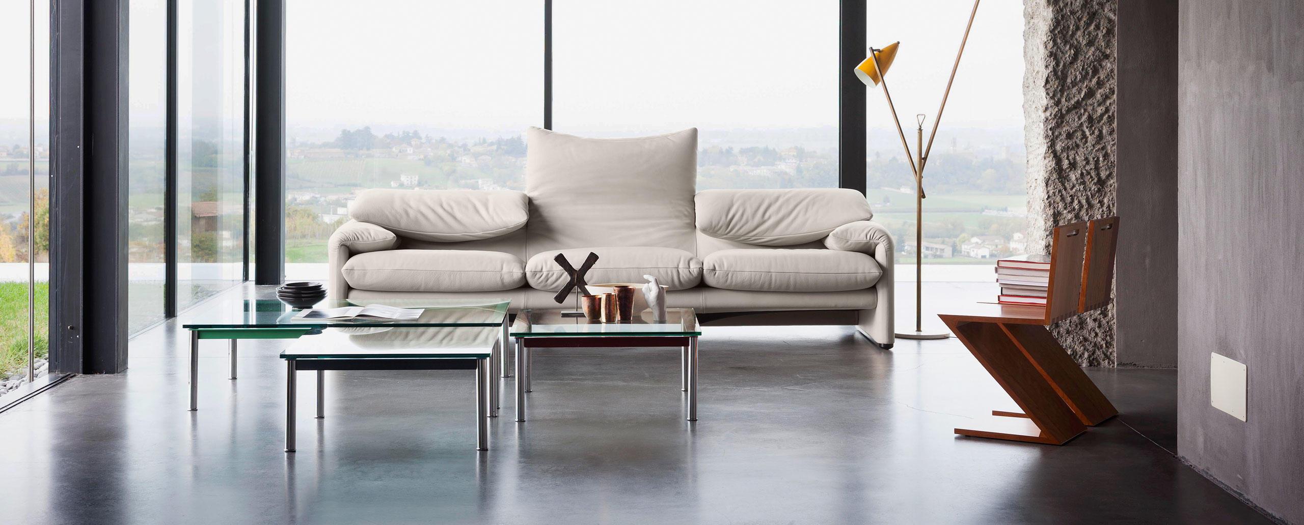 https://a.1stdibscdn.com/le-corbusier-pierre-jeanneret-charlotte-perriand-lc10-low-table-by-cassina-for-sale-picture-4/f_14272/f_382852821707236222235/lc10p_gallery03_master.jpg