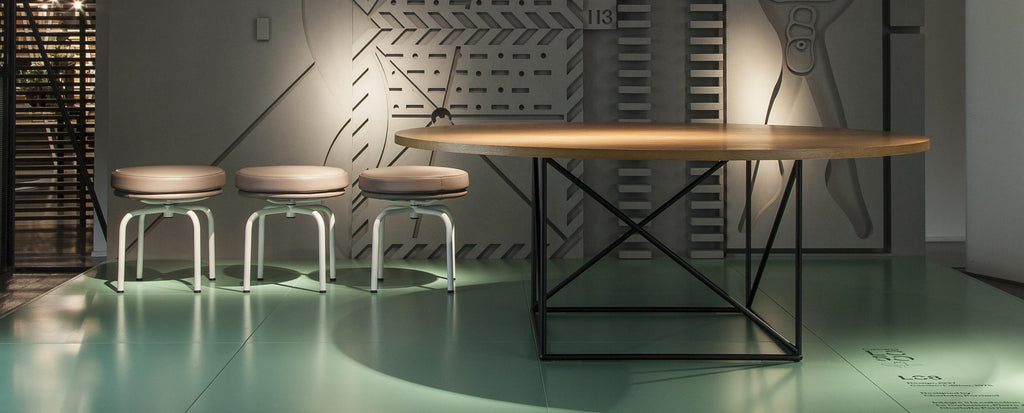https://a.1stdibscdn.com/le-corbusier-lc15-table-by-cassina-for-sale-picture-2/f_14272/f_296557421658306433464/lc15_1_master.jpg